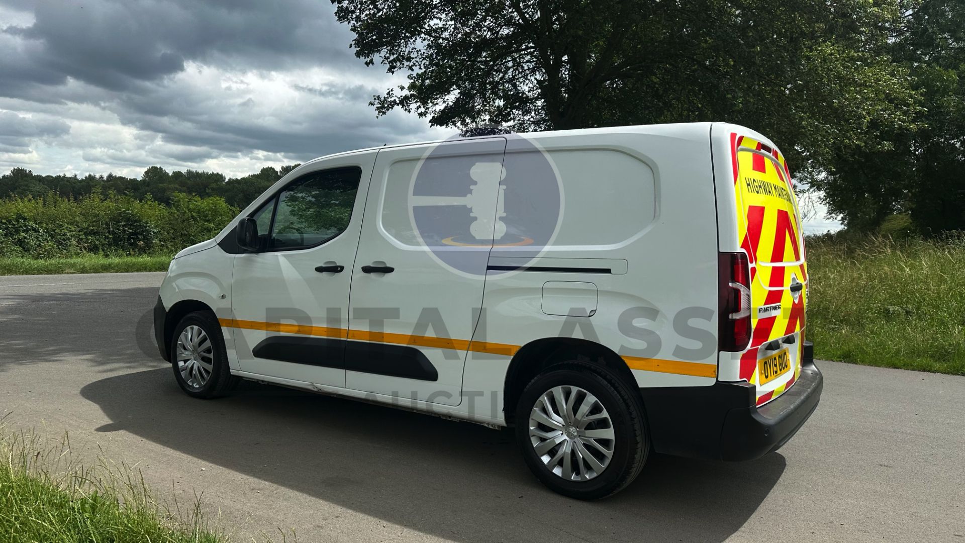 PEUGEOT PARTNER *PROFESSIONAL* LWB - 6 SEATER CREW VAN (2019 - NEW MODEL) 1.6 BLUE HDI - STOP/START - Image 9 of 40