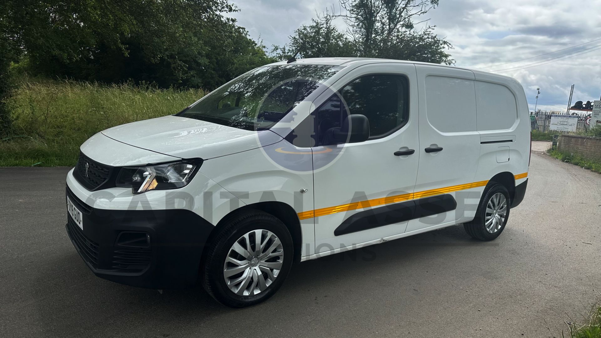 PEUGEOT PARTNER *PROFESSIONAL* LWB - 6 SEATER CREW VAN (2019 - NEW MODEL) 1.6 BLUE HDI - STOP/START - Image 7 of 40