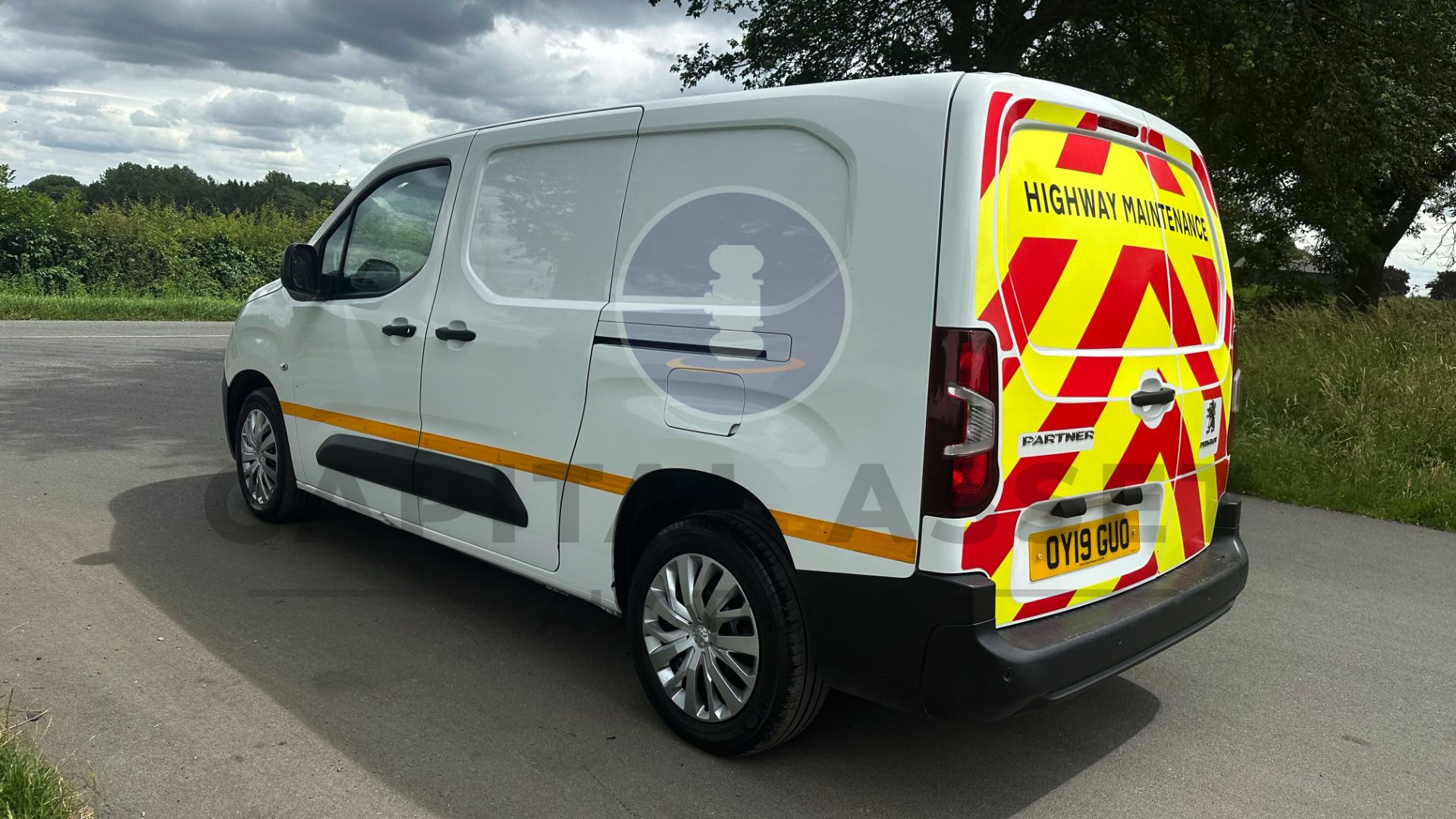 PEUGEOT PARTNER *PROFESSIONAL* LWB - 6 SEATER CREW VAN (2019 - NEW MODEL) 1.6 BLUE HDI - STOP/START - Image 10 of 40