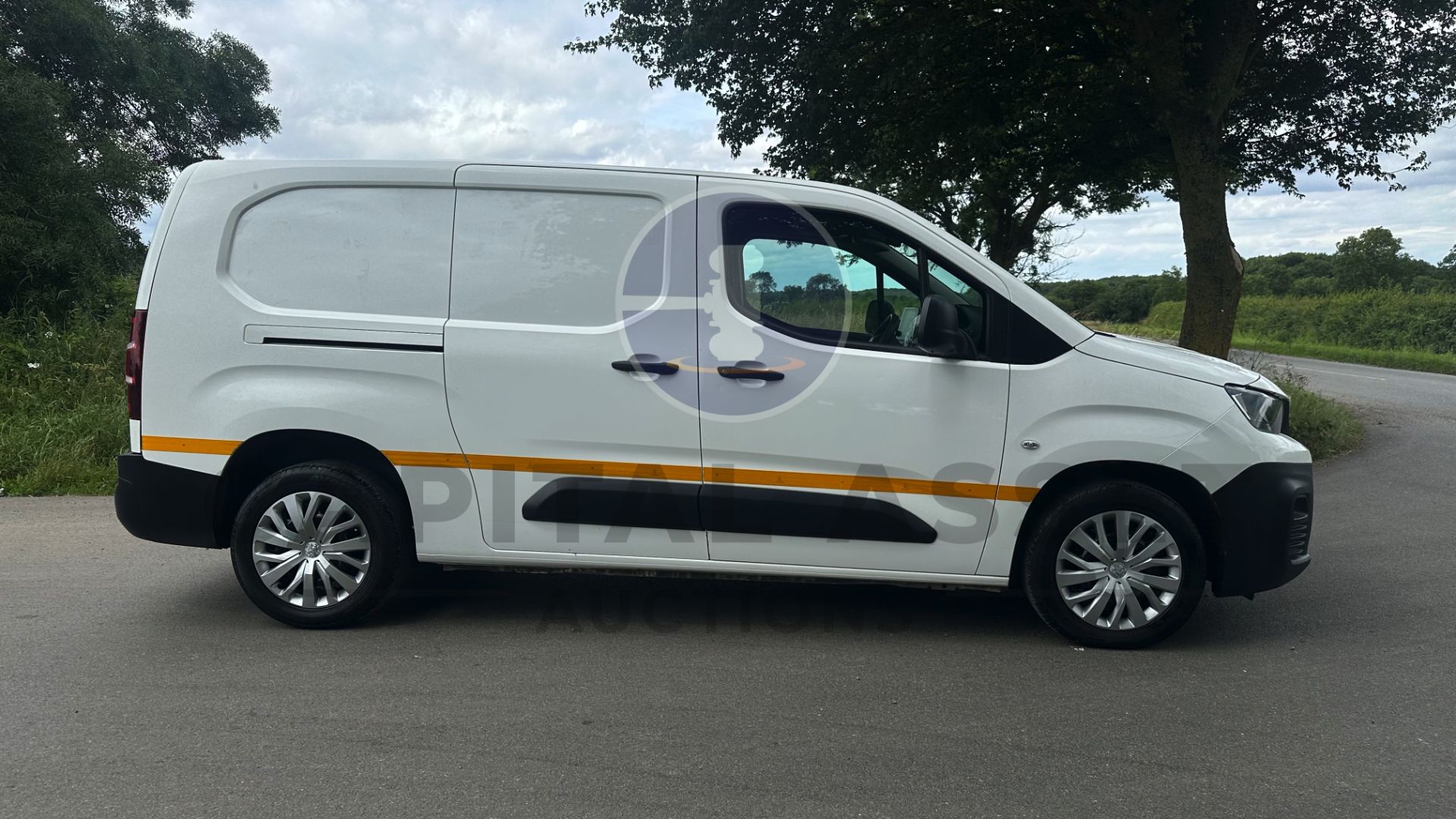 PEUGEOT PARTNER *PROFESSIONAL* LWB - 6 SEATER CREW VAN (2019 - NEW MODEL) 1.6 BLUE HDI - STOP/START - Image 14 of 40