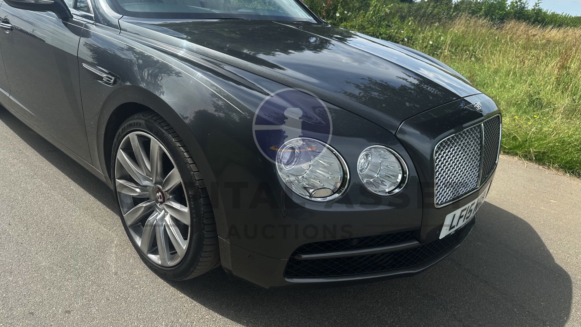 BENTLEY FLYING SPUR *LUXURY SALOON* (2015 FACELIFT MODEL) 4.0 V8 - 500 BHP - AUTO *ULTIMATE LUXURY* - Image 15 of 57