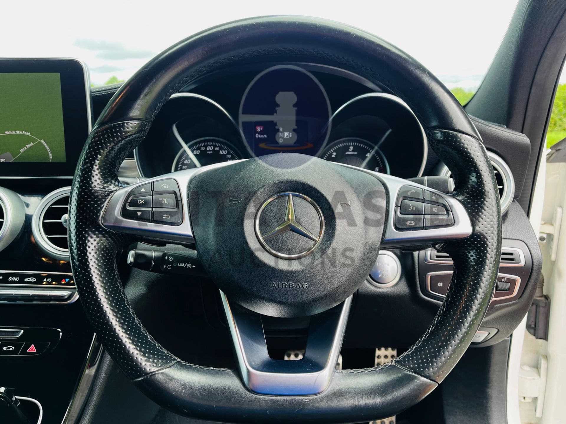 MERCEDES C250d "AMG LINE PREMIUM PLUS" AUTO (2015 MODEL) PAN ROOF - LEATHER -SAT NAV - FULLY LOADED - Image 15 of 39