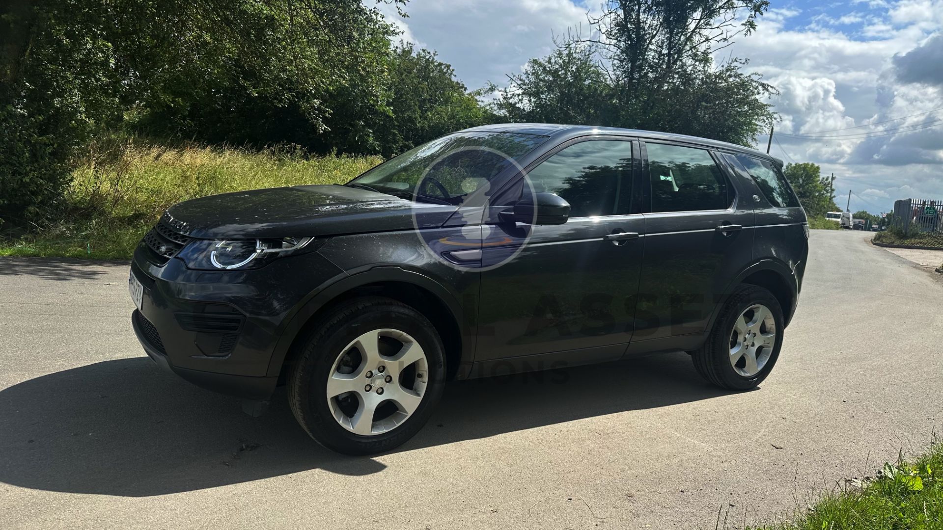 (On Sale) LAND ROVER DISCOVERY SPORT *SE* (2019 -EURO 6) 2.0 ED4 - STOP/START *ONLY 54,000 MILES* - Image 7 of 45