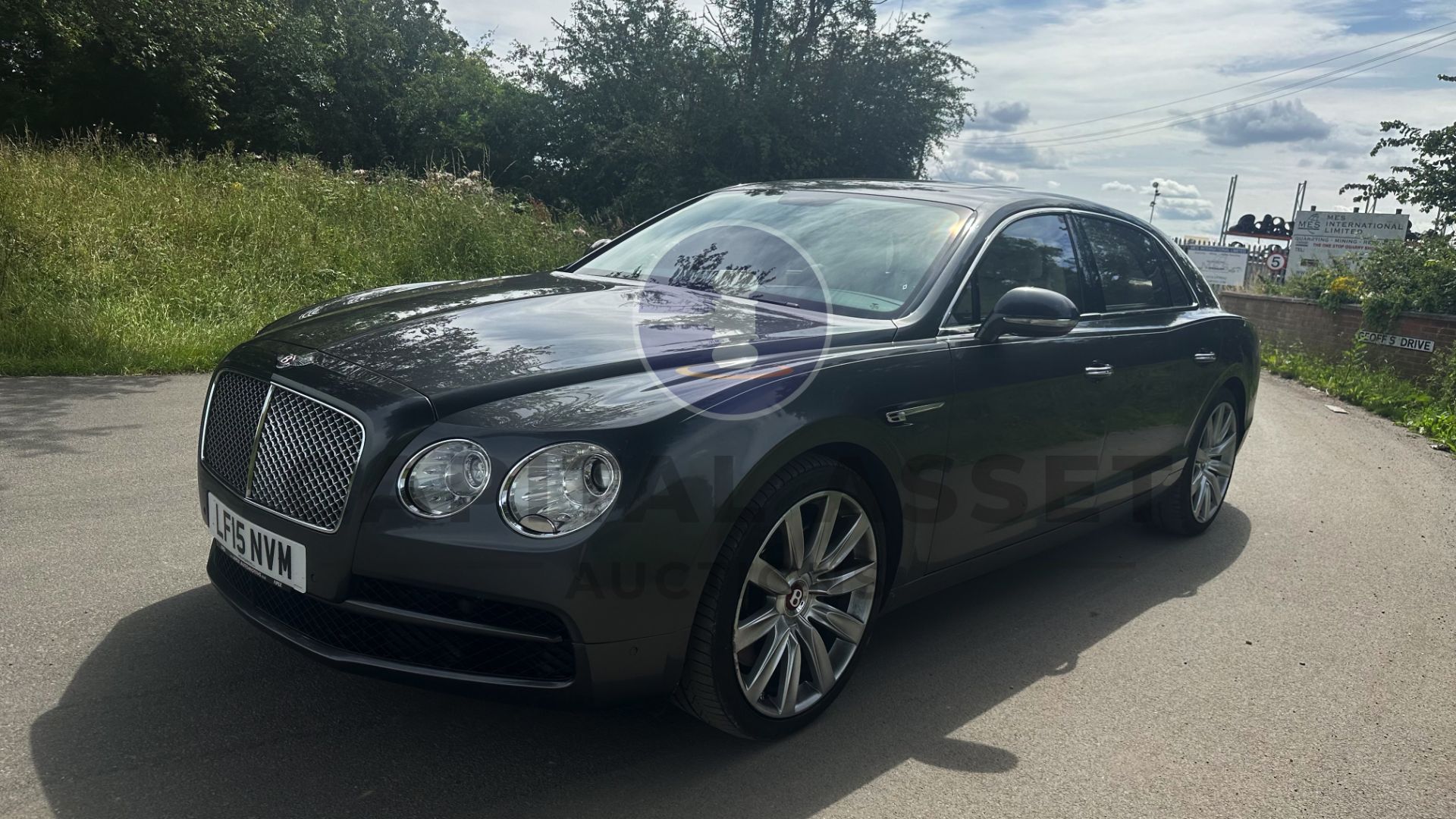 BENTLEY FLYING SPUR *LUXURY SALOON* (2015 FACELIFT MODEL) 4.0 V8 - 500 BHP - AUTO *ULTIMATE LUXURY* - Image 5 of 57