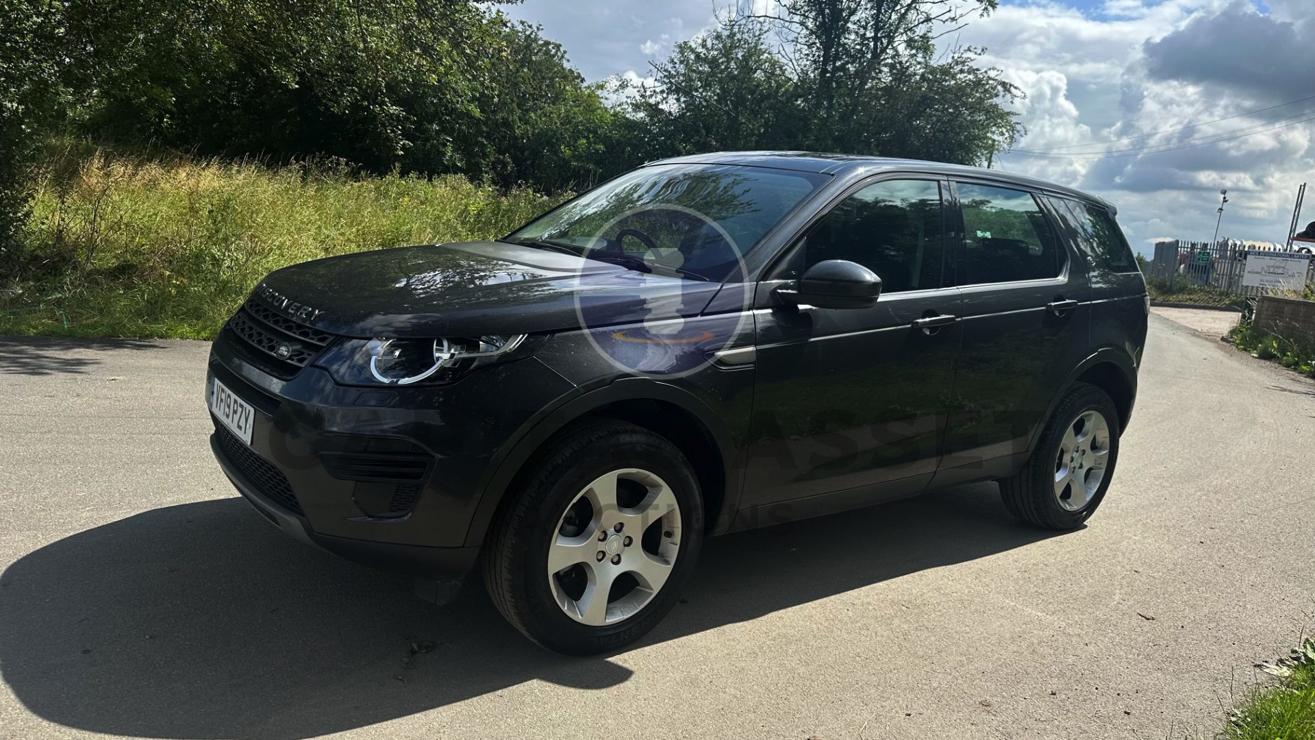 (On Sale) LAND ROVER DISCOVERY SPORT *SE* (2019 -EURO 6) 2.0 ED4 - STOP/START *ONLY 54,000 MILES* - Image 6 of 45