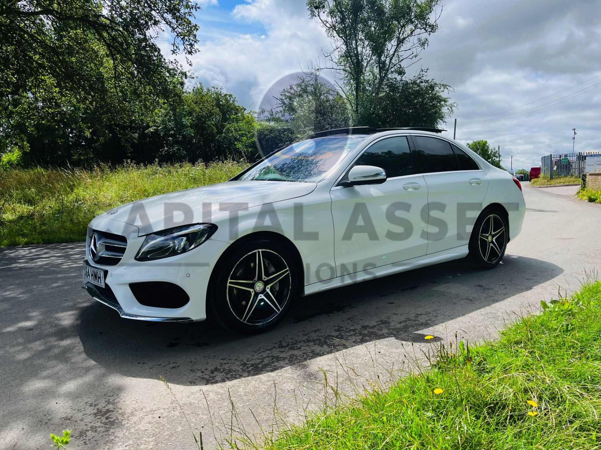 MERCEDES C250d "AMG LINE PREMIUM PLUS" AUTO (2015 MODEL) PAN ROOF - LEATHER -SAT NAV - FULLY LOADED - Image 7 of 39