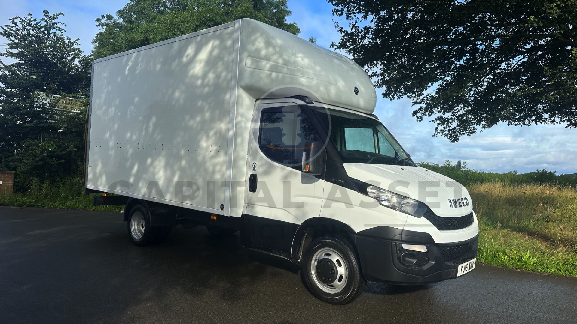 (On Sale) IVECO DAILY 35C13 *LWB - LUTON / BOX VAN* (2016 - FACELIFT MODEL) 2.3 DIESEL - 6 SPEED - Image 3 of 40