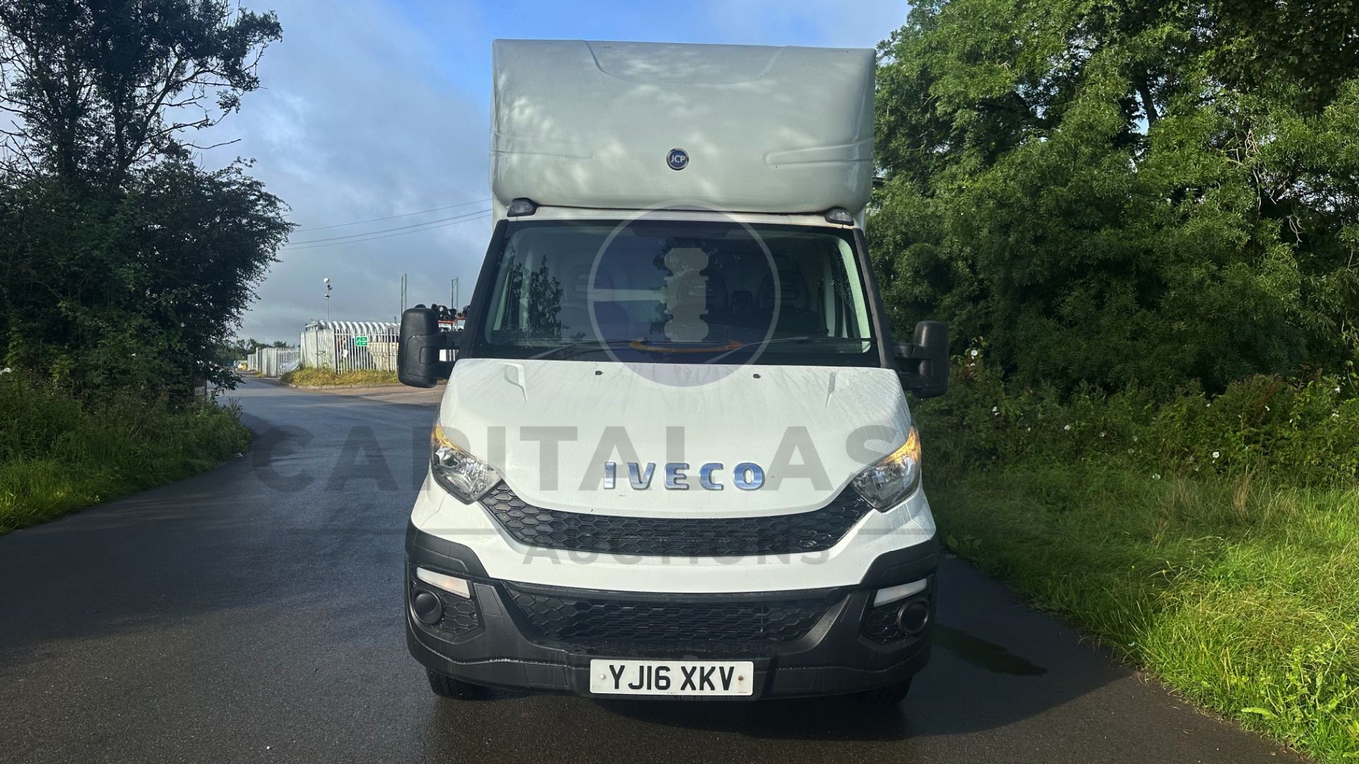 (On Sale) IVECO DAILY 35C13 *LWB - LUTON / BOX VAN* (2016 - FACELIFT MODEL) 2.3 DIESEL - 6 SPEED - Image 4 of 40