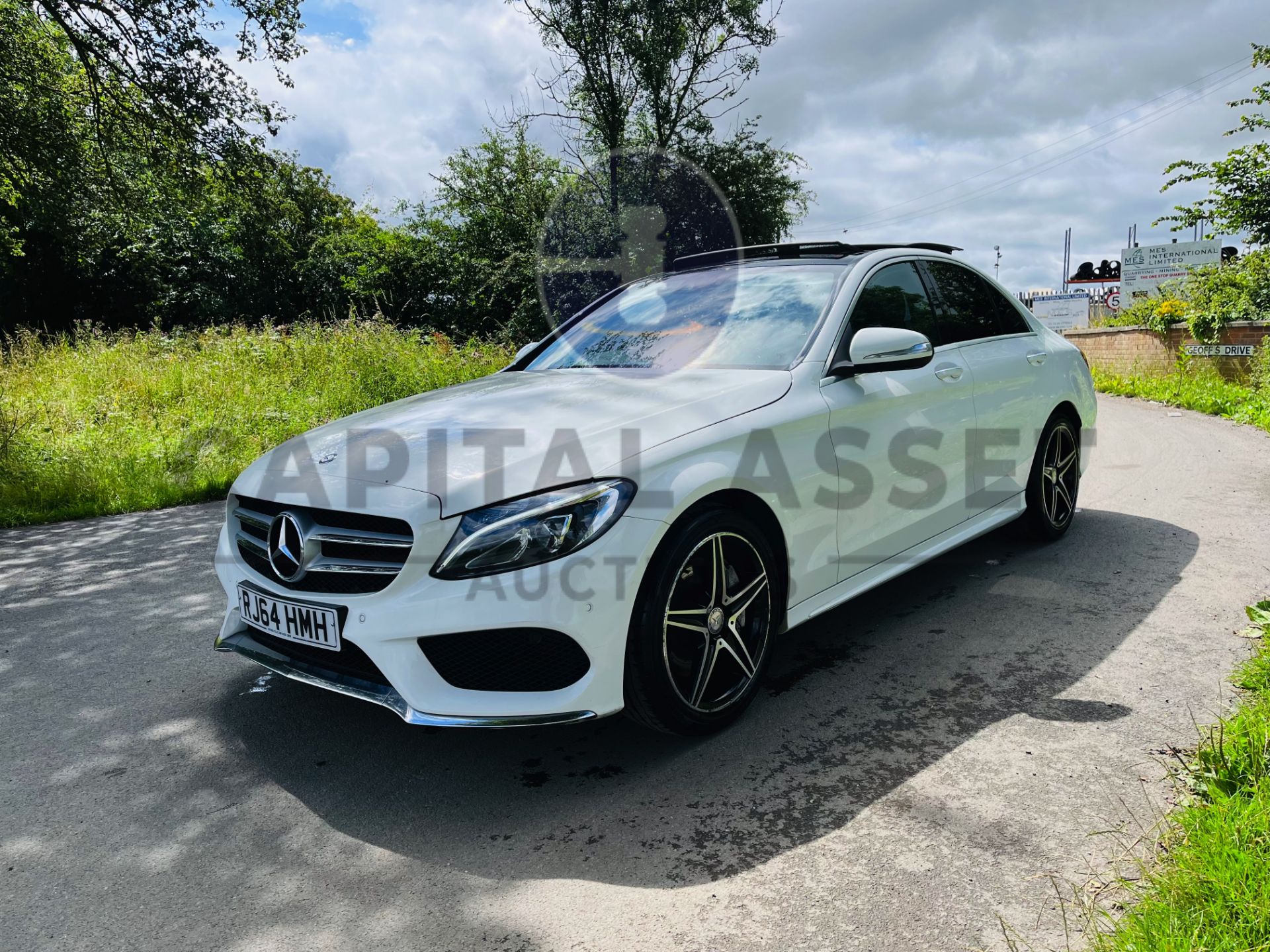 MERCEDES C250d "AMG LINE PREMIUM PLUS" AUTO (2015 MODEL) PAN ROOF - LEATHER -SAT NAV - FULLY LOADED - Image 6 of 39
