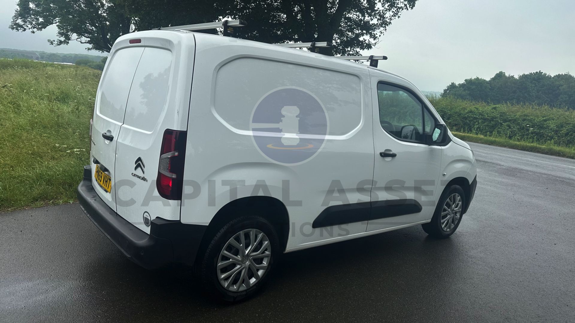 CITROEN BERLINGO *ENTERPRISE EDITION* LCV PANEL VAN (2020 - EURO 6) 1.5 BLUE HDI *SAT NAV & AIR CON* - Image 13 of 39