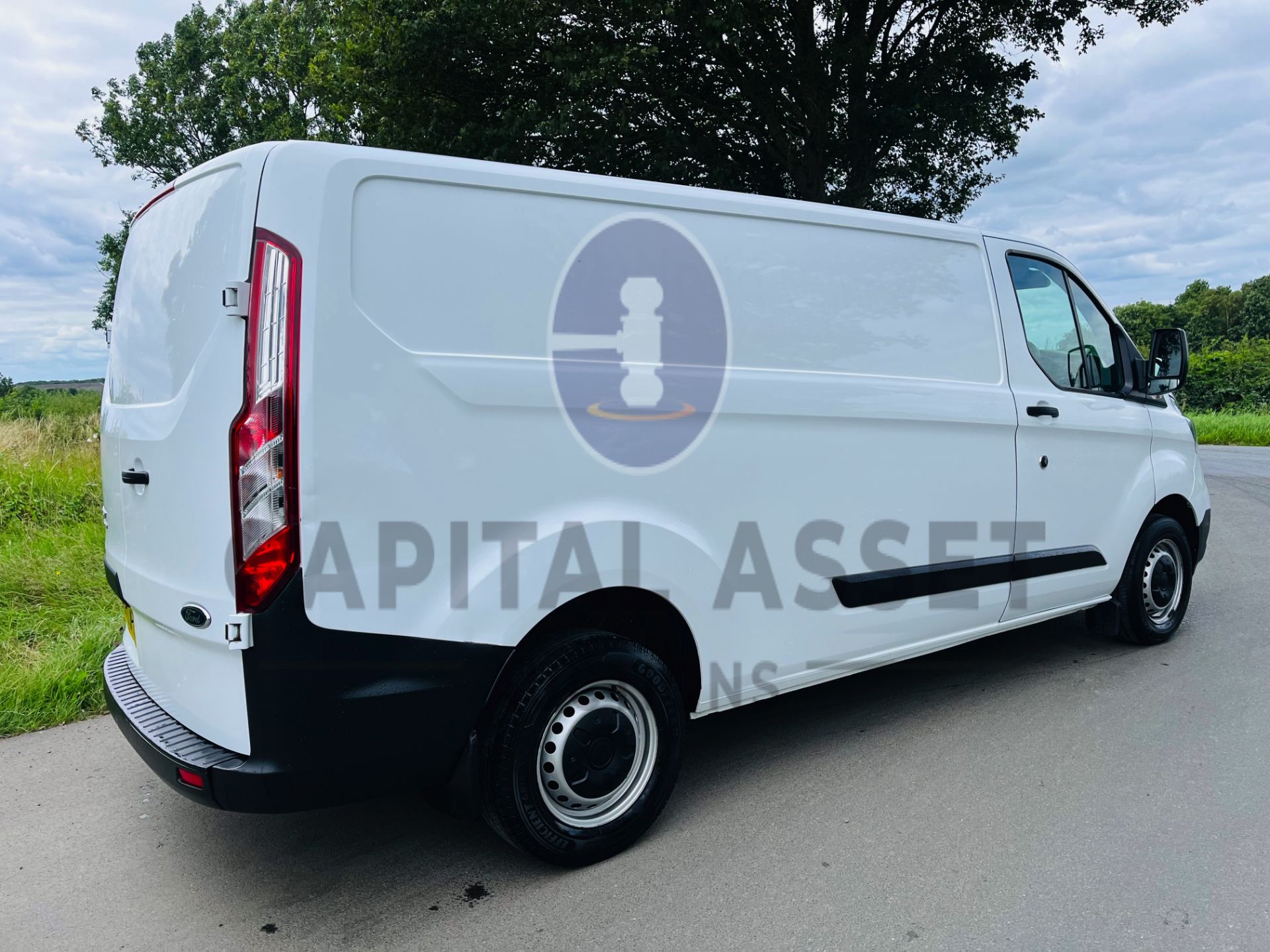 (ON SALE) FORD TRANSIT CUSTOM 2.0TDI "LEADER" 300 LWB / L2 (2021 MODEL) 1 OWNER FSH - AIR CON - - Image 11 of 28