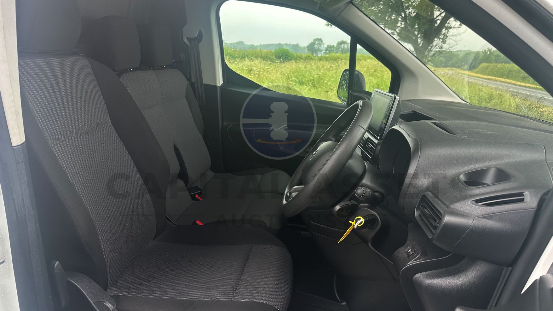 CITROEN BERLINGO *ENTERPRISE EDITION* LCV PANEL VAN (2020 - EURO 6) 1.5 BLUE HDI *SAT NAV & AIR CON* - Image 25 of 39