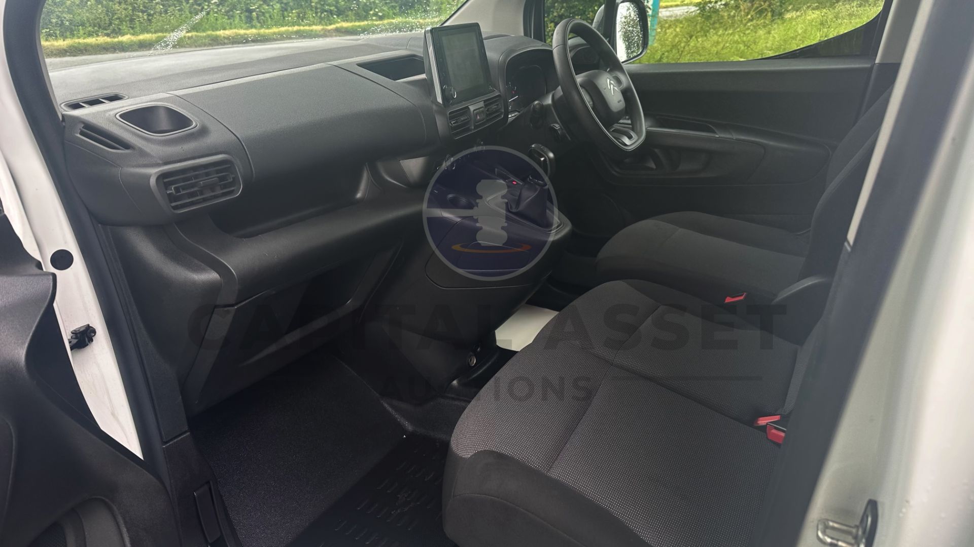 CITROEN BERLINGO *ENTERPRISE EDITION* LCV PANEL VAN (2020 - EURO 6) 1.5 BLUE HDI *SAT NAV & AIR CON* - Image 19 of 39