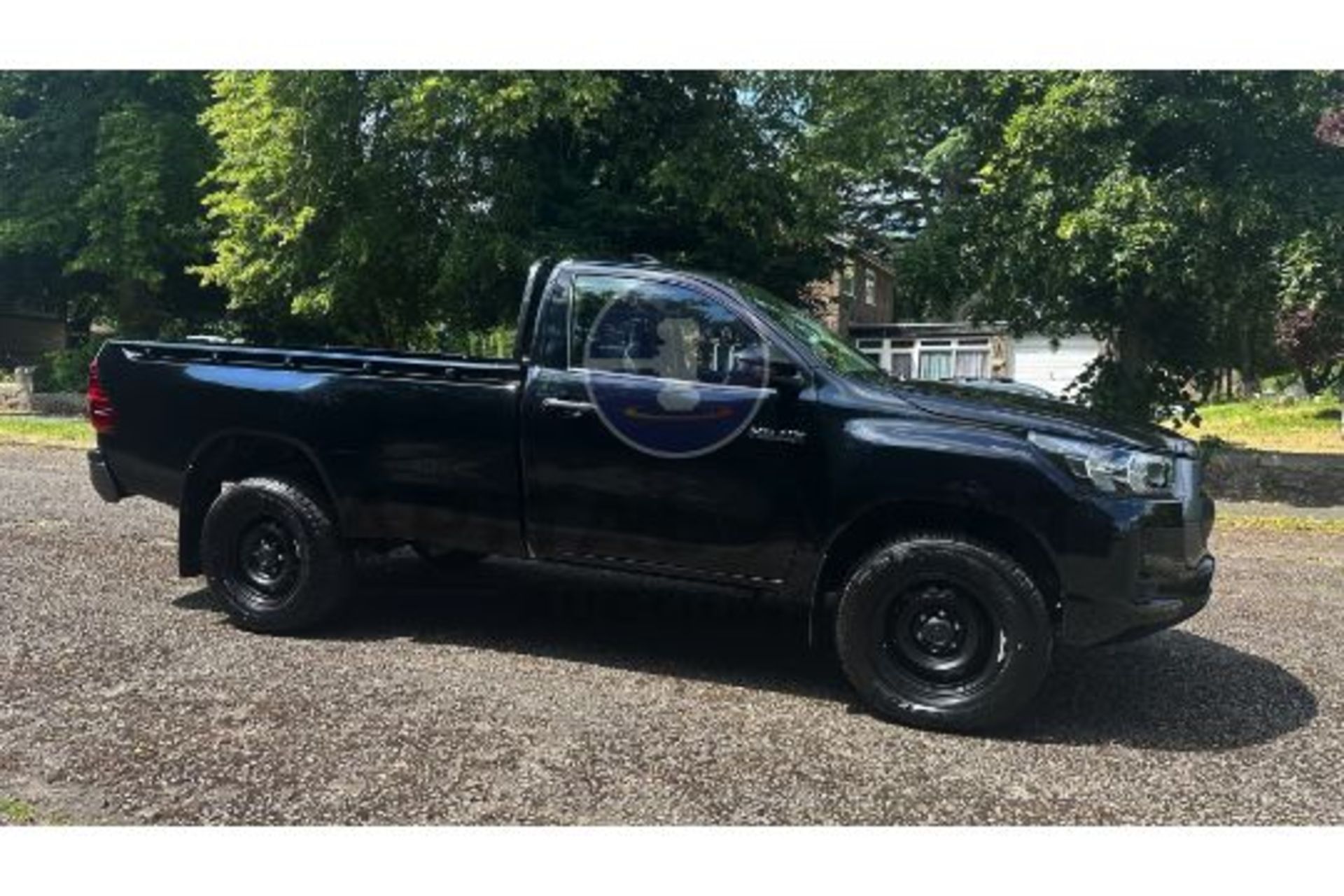 TOYOTA HILUX 2.4D-4D SINGLE CAB 4X4 PICK UP TRUCK - BLACK MODEL - 23 REG WITH DELIVERY MILES - WOW!! - Image 2 of 38