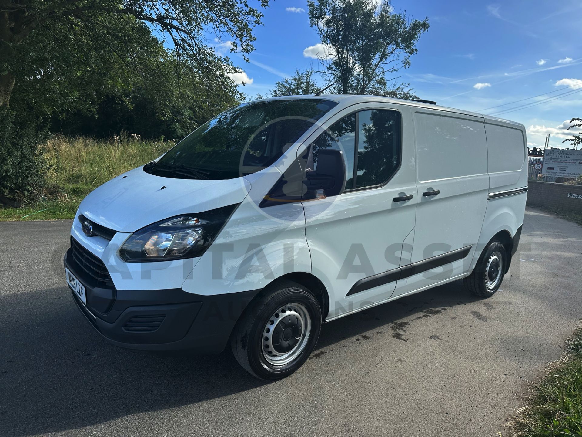 (On Sale) FORD TRANSIT CUSTOM *SWB - PANEL VAN* (2018 - EURO 6) 2.0 TDCI - 6 SPEED *U-LEZ* (1 OWNER) - Image 3 of 39