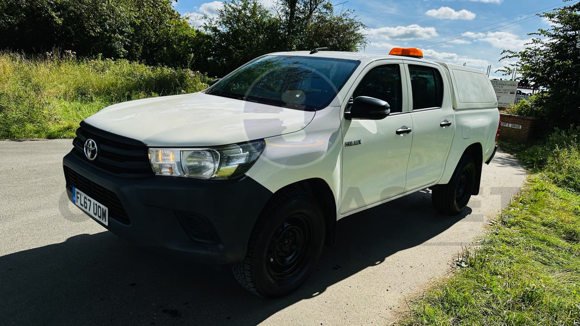 (ON SALE) TOYOTA HILUX *DOUBLE CAB PICK-UP* (2018 - EURO 6) 2.4 D-4D - AUTO STOP/START *AIR CON* - Image 5 of 41