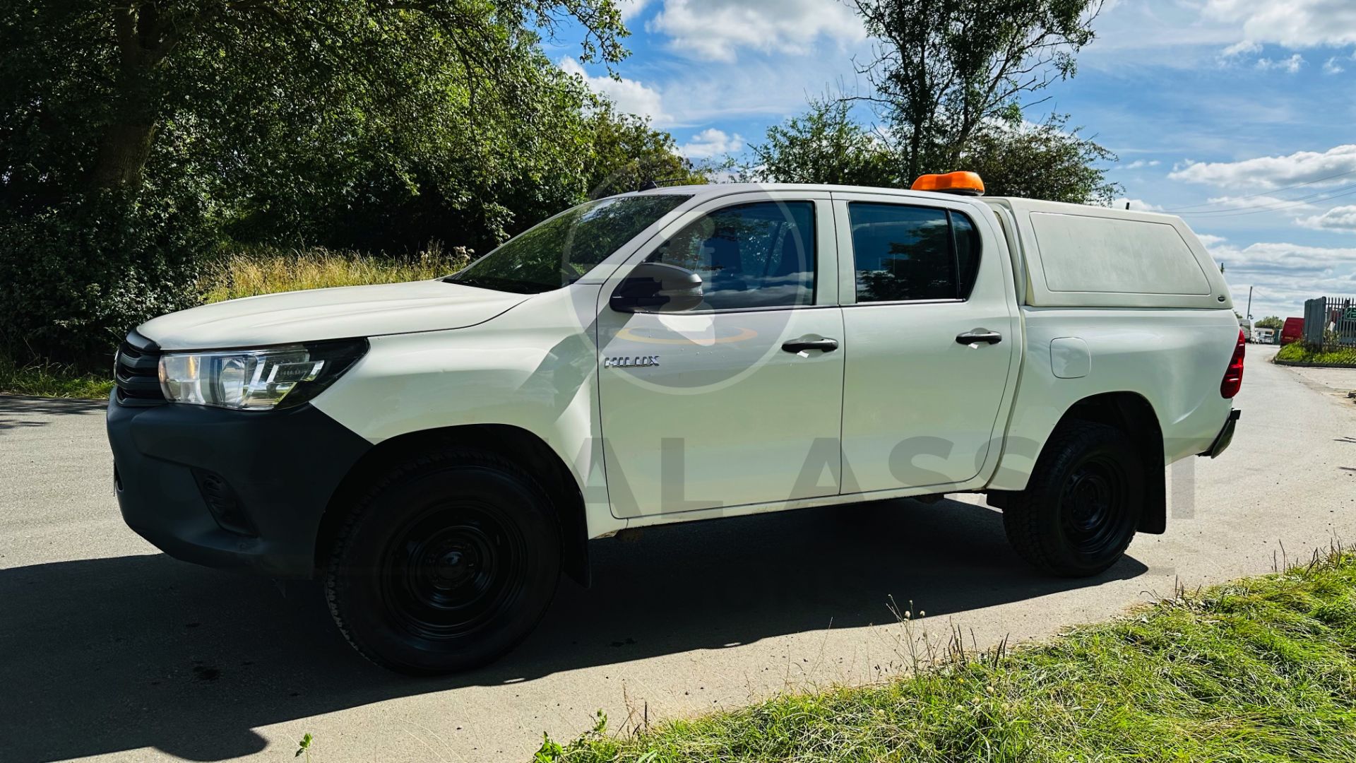 (ON SALE) TOYOTA HILUX *DOUBLE CAB PICK-UP* (2018 - EURO 6) 2.4 D-4D - AUTO STOP/START *AIR CON* - Image 7 of 41