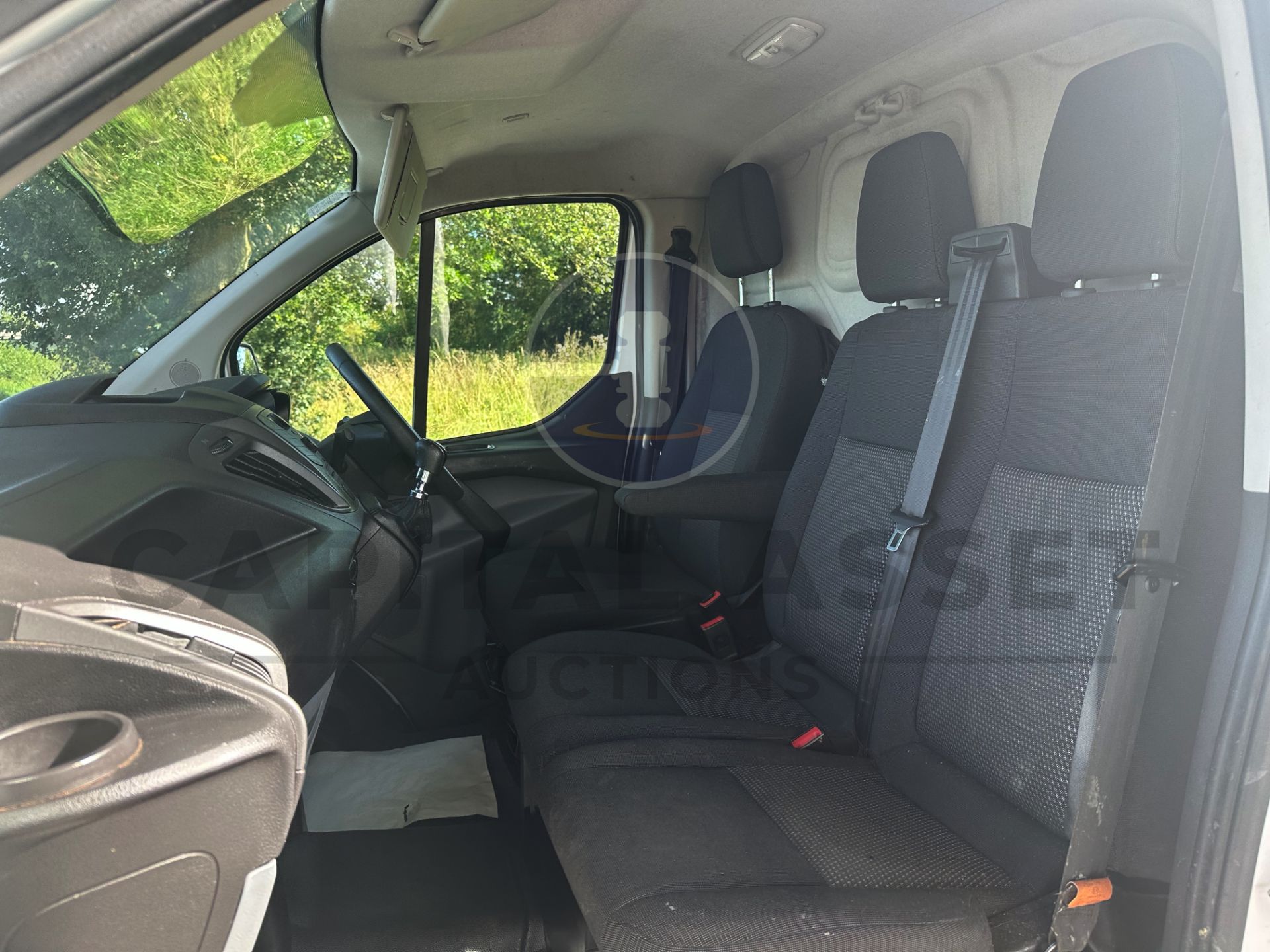 (On Sale) FORD TRANSIT CUSTOM *SWB - PANEL VAN* (2018 - EURO 6) 2.0 TDCI - 6 SPEED *U-LEZ* (1 OWNER) - Image 21 of 39