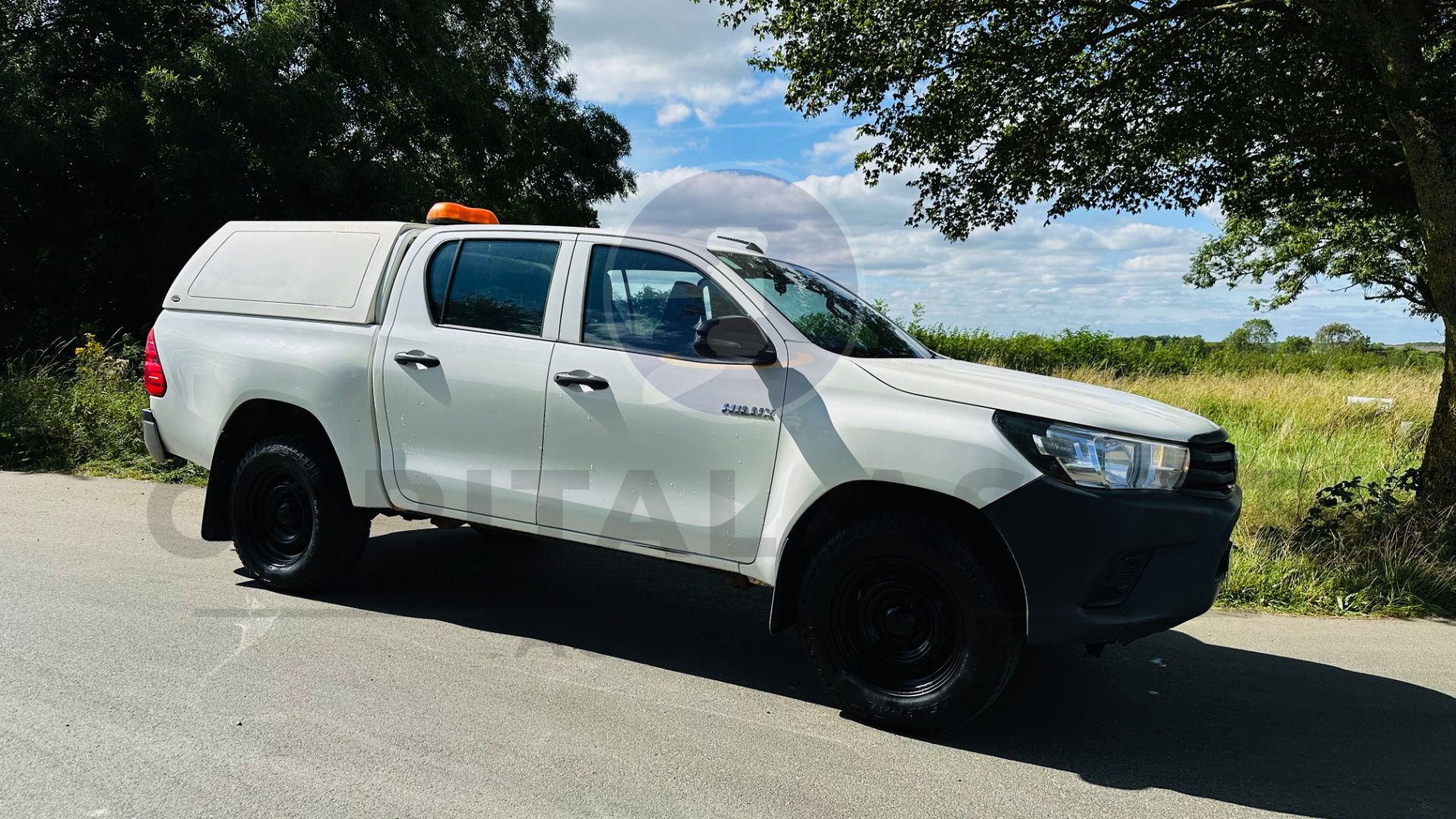 (ON SALE) TOYOTA HILUX *DOUBLE CAB PICK-UP* (2018 - EURO 6) 2.4 D-4D - AUTO STOP/START *AIR CON* - Image 2 of 41