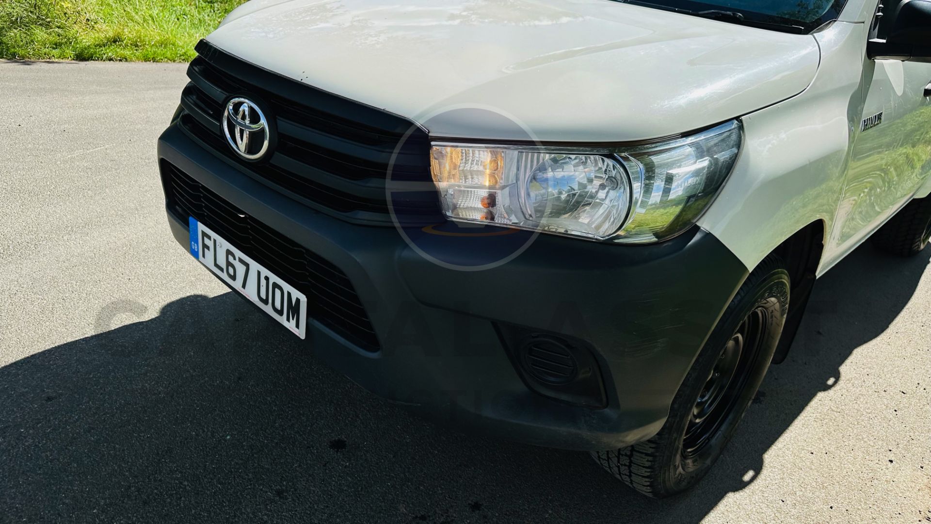(ON SALE) TOYOTA HILUX *DOUBLE CAB PICK-UP* (2018 - EURO 6) 2.4 D-4D - AUTO STOP/START *AIR CON* - Image 16 of 41