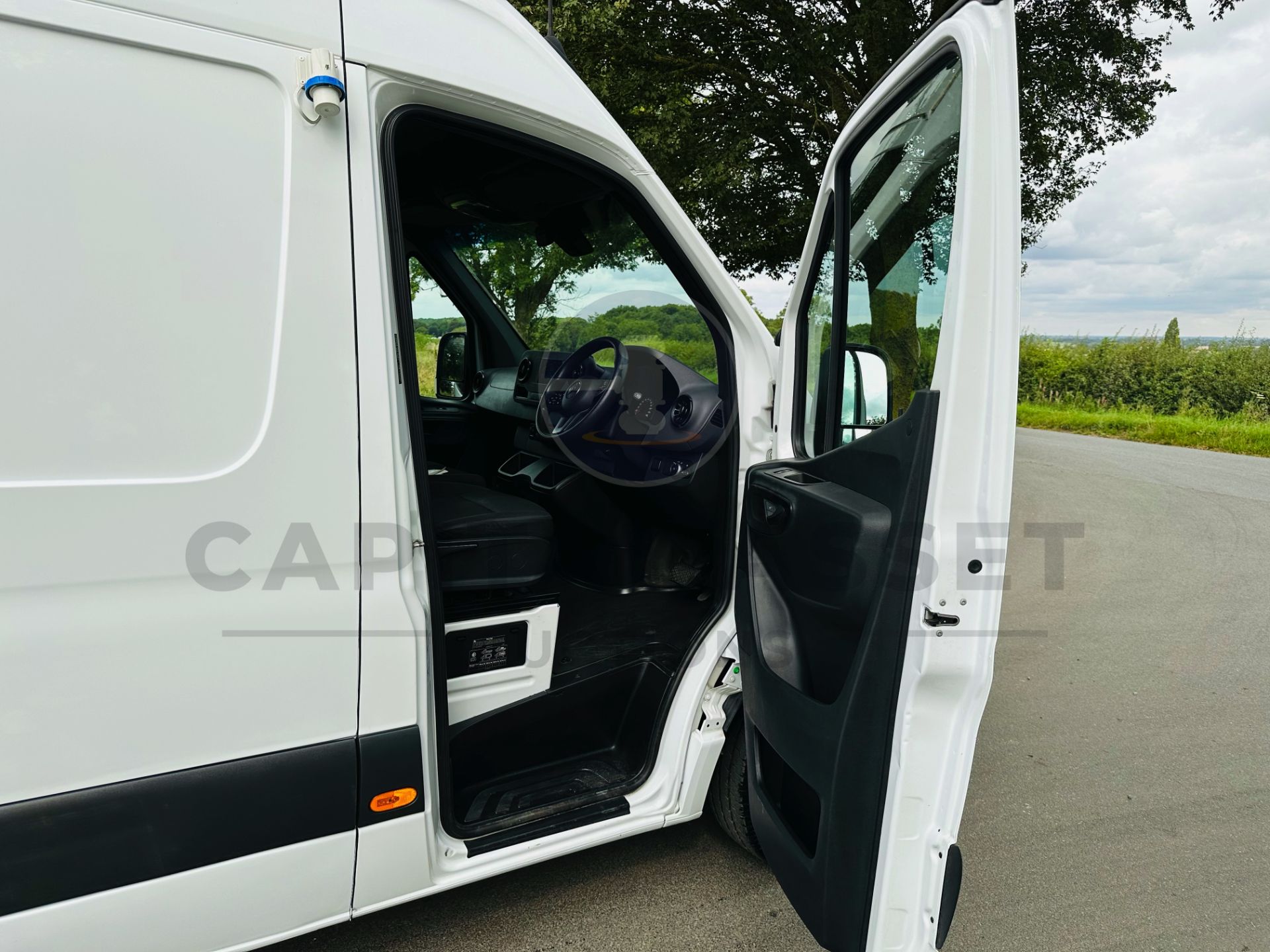 (ON SALE) MERCEDES SPRINTER 314CDI "AUTO" FRIDGE / FREEZER WITH STANDBY(2021 MODEL) -ONLY 79K MILES - Image 18 of 38