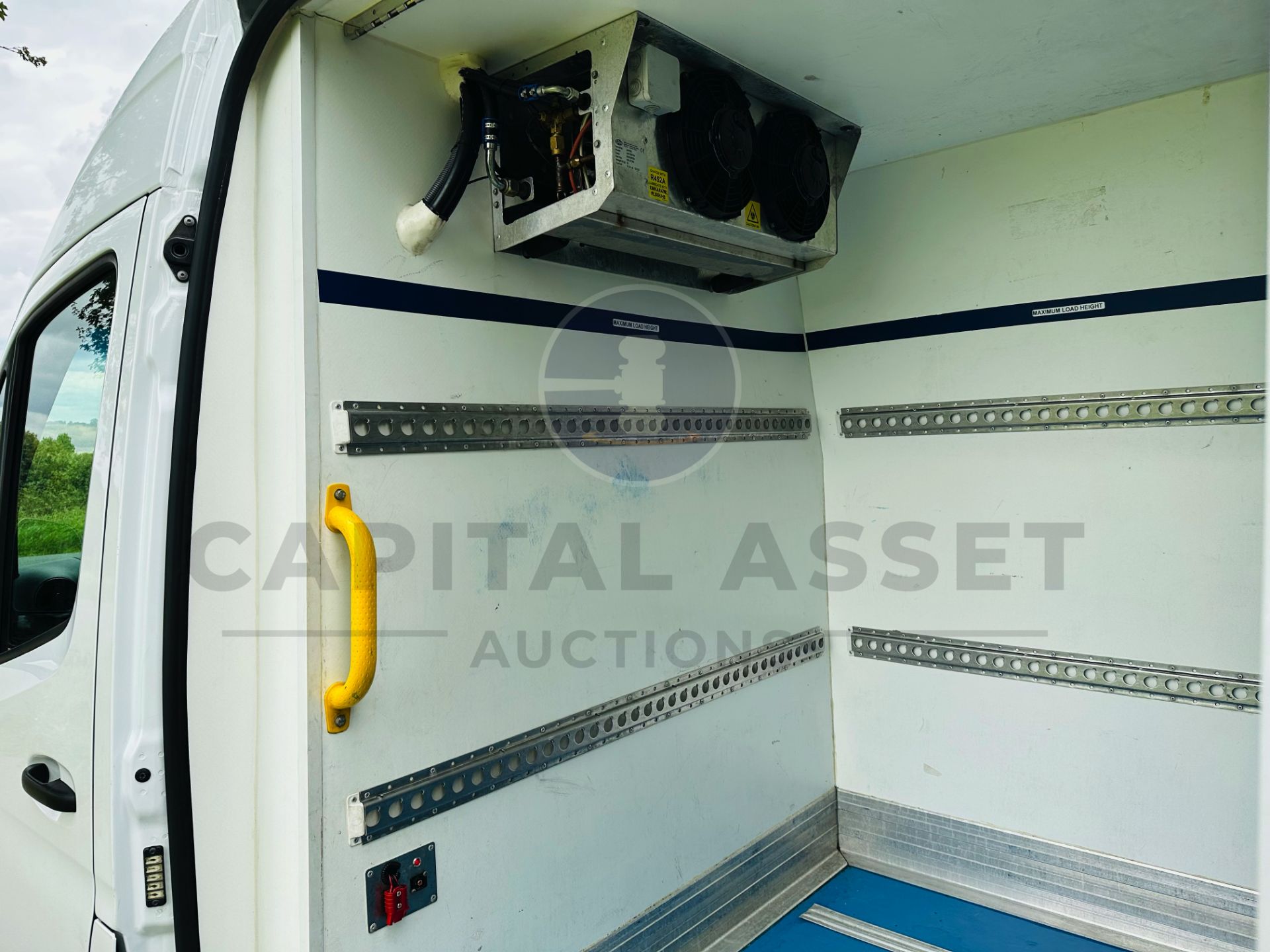 (ON SALE) MERCEDES SPRINTER 314CDI "AUTO" FRIDGE / FREEZER WITH STANDBY(2021 MODEL) -ONLY 79K MILES - Image 15 of 38