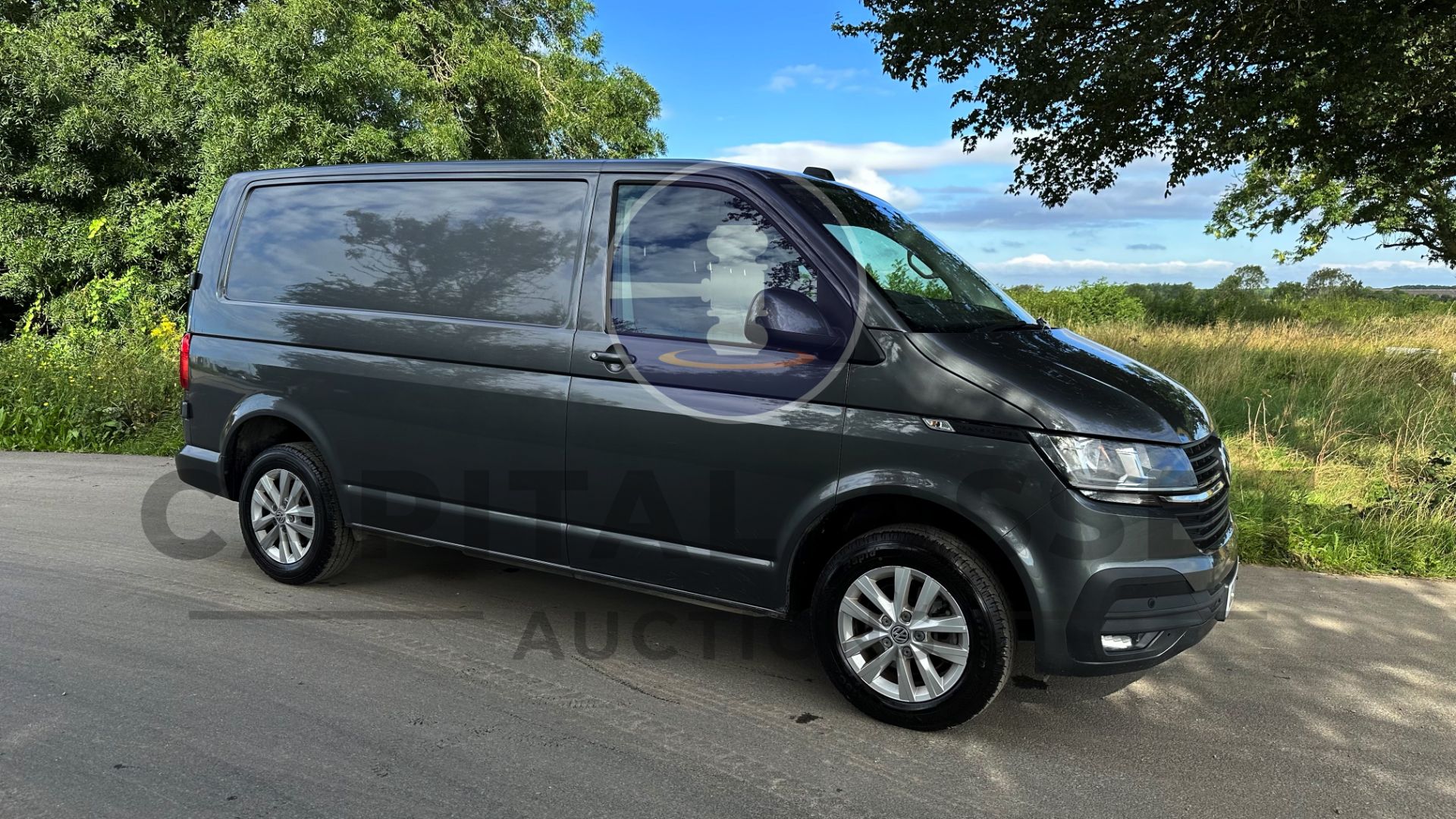 VOLKSWAGEN TRANSPORTER *HIGHLINE* SWB PANEL VAN (2021 -FACELIFT MODEL) 2.0 TDI 'BLUEMOTION' (EURO 6) - Image 2 of 45