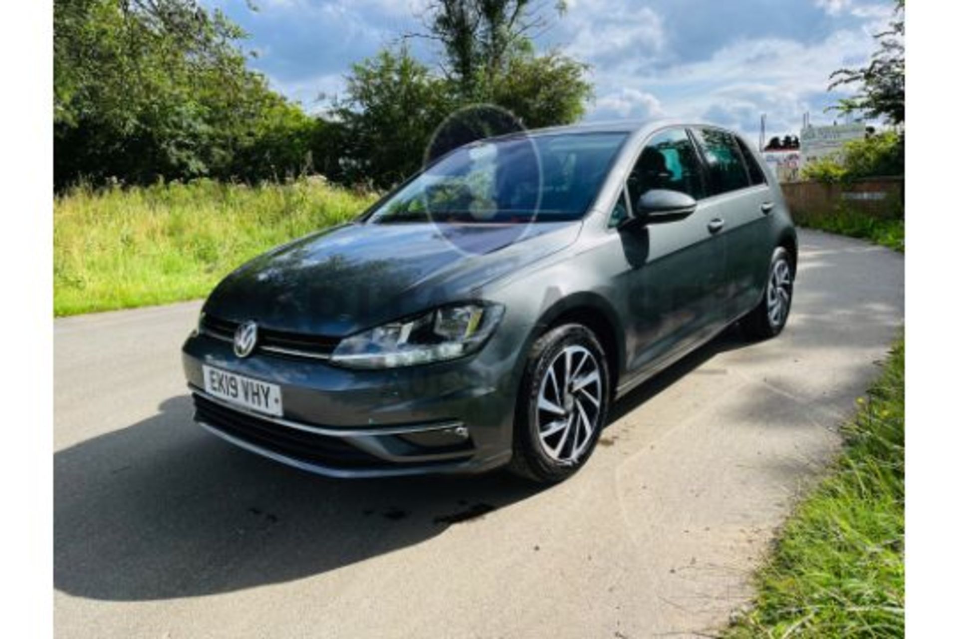 VOLKSWAGEN GOLF "MATCH" 1.6 TDI - 19 REG - 1 OWNER - SAT NAV - CRUISE CONTROL - AIR CON - ONLY 72K - Image 4 of 34