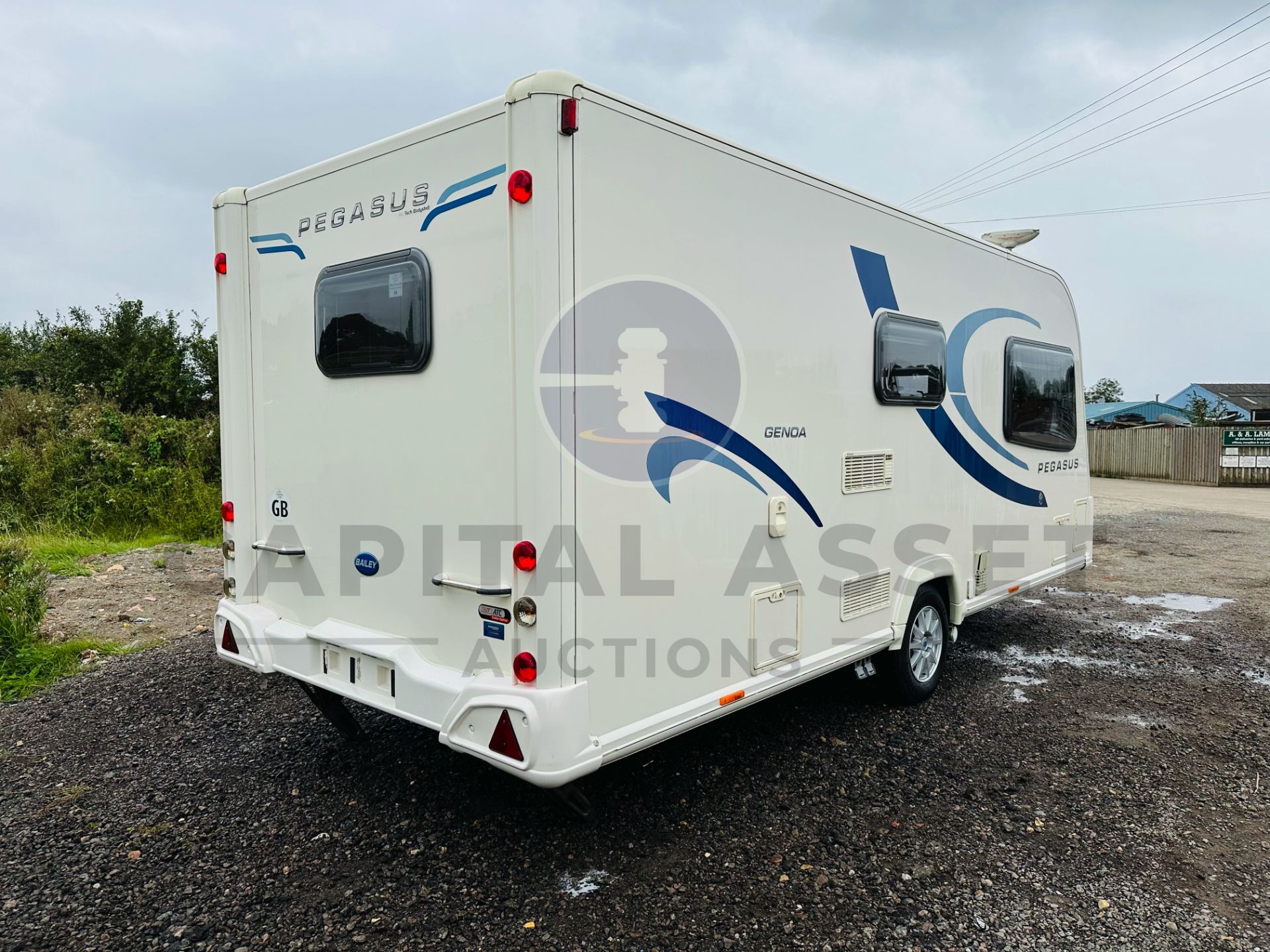 (ON SALE) BAILEY PEGASUS GENOA SERIES 2 - 2 BERTH TOURING CARAVAN (2012 REG) - NO VAT!!! (SAVE 20%) - Image 4 of 34