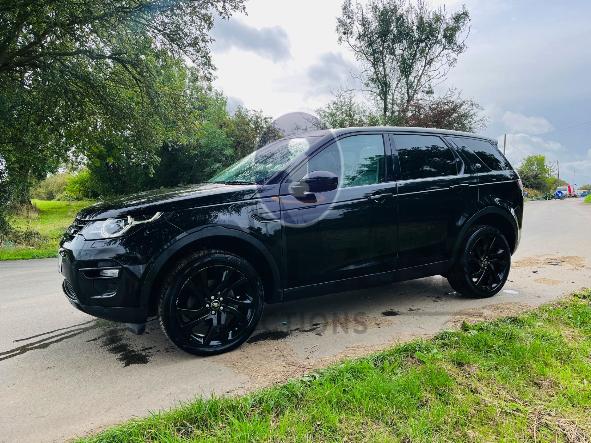 (ON SALE) LAND ROVER DISCOVERY SPORT SD4 "HSE BLACK " AUTO (15 REG) FSH (7 SEATER) 190 BHP -PAN ROOF - Image 7 of 39