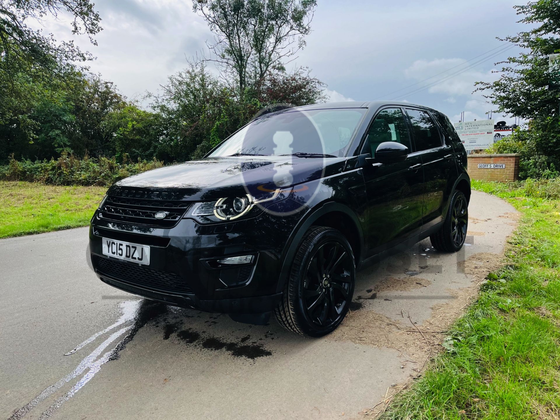 (ON SALE) LAND ROVER DISCOVERY SPORT SD4 "HSE BLACK " AUTO (15 REG) FSH (7 SEATER) 190 BHP -PAN ROOF - Image 5 of 39