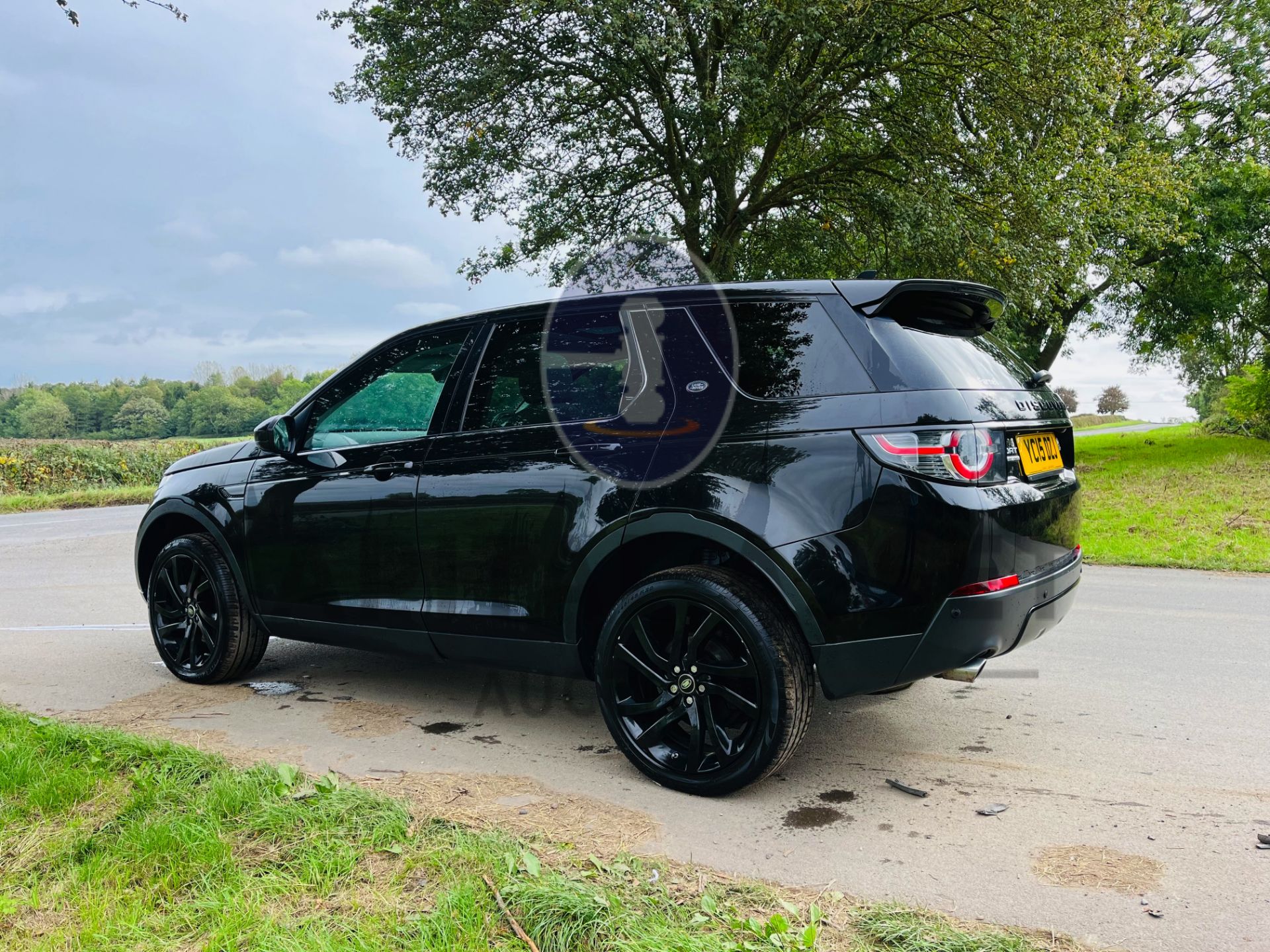 (ON SALE) LAND ROVER DISCOVERY SPORT SD4 "HSE BLACK " AUTO (15 REG) FSH (7 SEATER) 190 BHP -PAN ROOF - Image 9 of 39