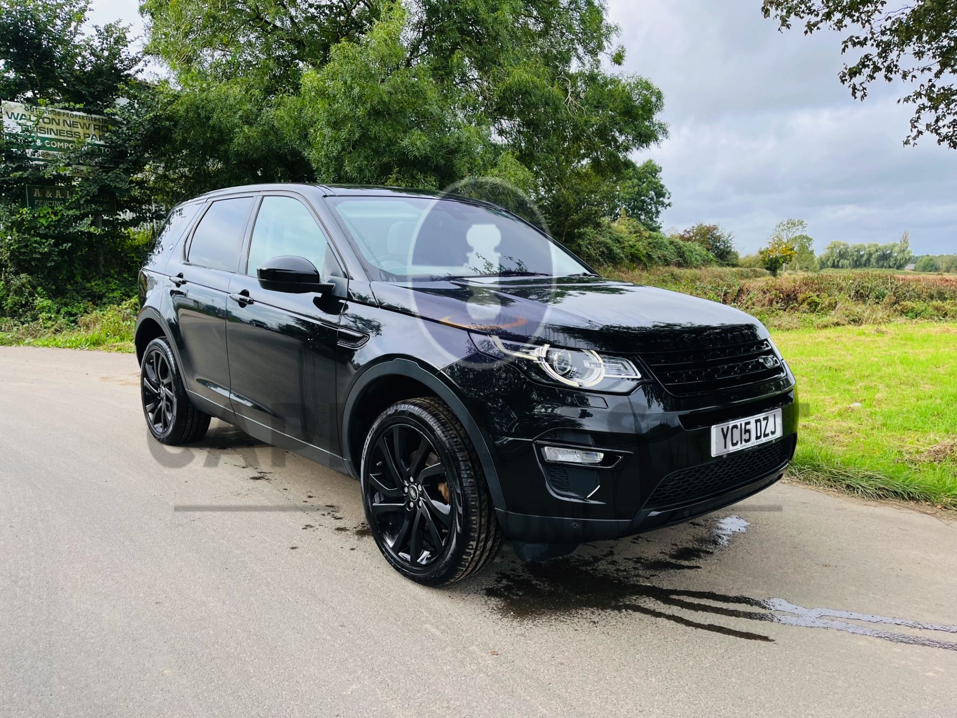 (ON SALE) LAND ROVER DISCOVERY SPORT SD4 "HSE BLACK " AUTO (15 REG) FSH (7 SEATER) 190 BHP -PAN ROOF - Image 3 of 39