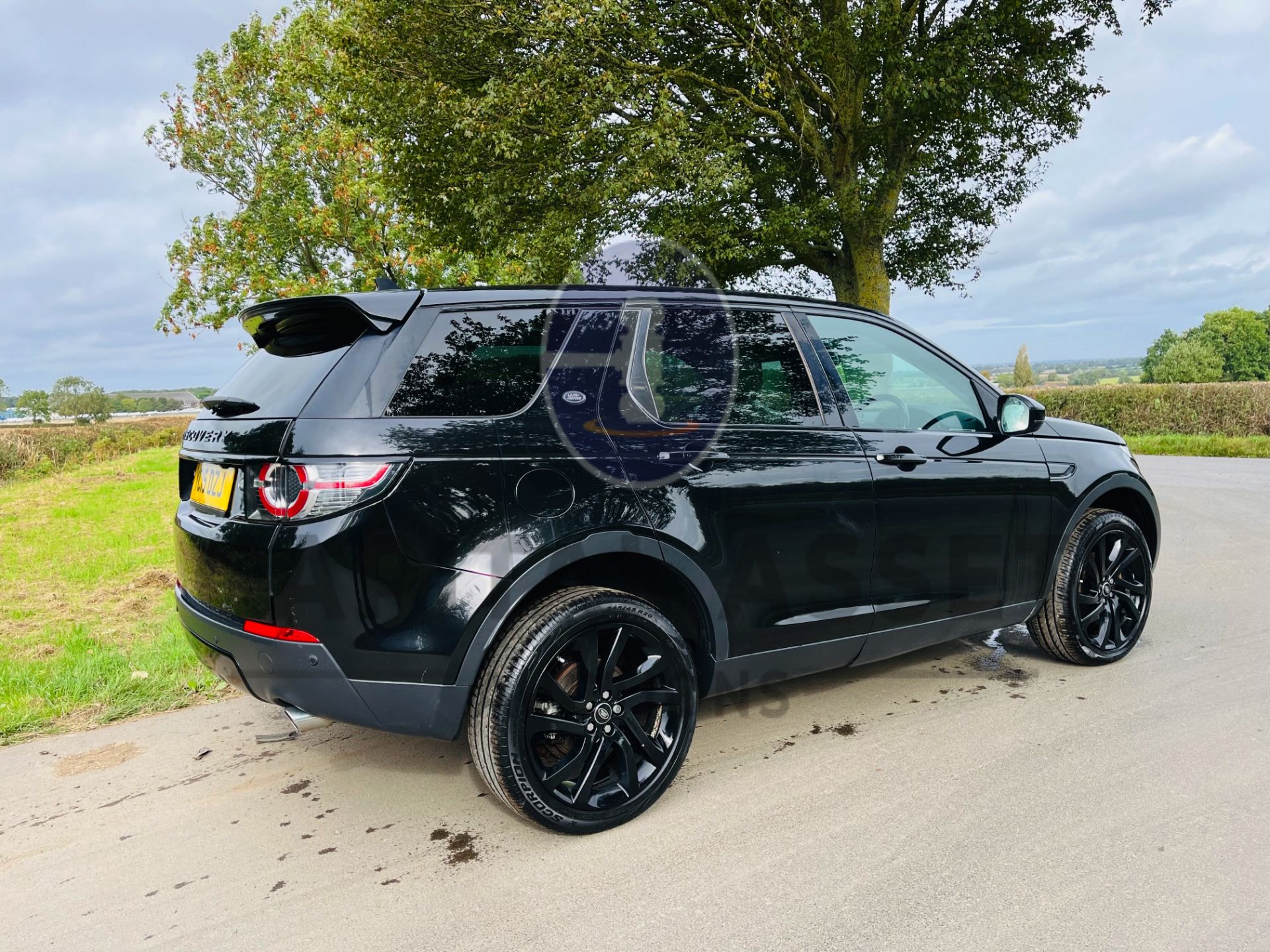 (ON SALE) LAND ROVER DISCOVERY SPORT SD4 "HSE BLACK " AUTO (15 REG) FSH (7 SEATER) 190 BHP -PAN ROOF - Image 11 of 39