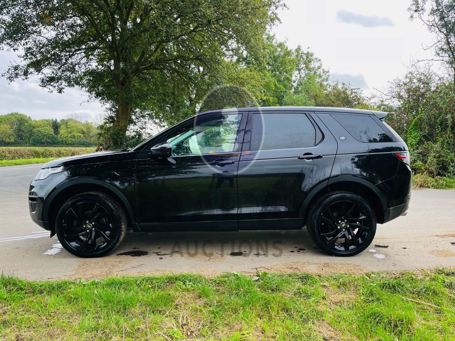 (ON SALE) LAND ROVER DISCOVERY SPORT SD4 "HSE BLACK " AUTO (15 REG) FSH (7 SEATER) 190 BHP -PAN ROOF - Image 8 of 39