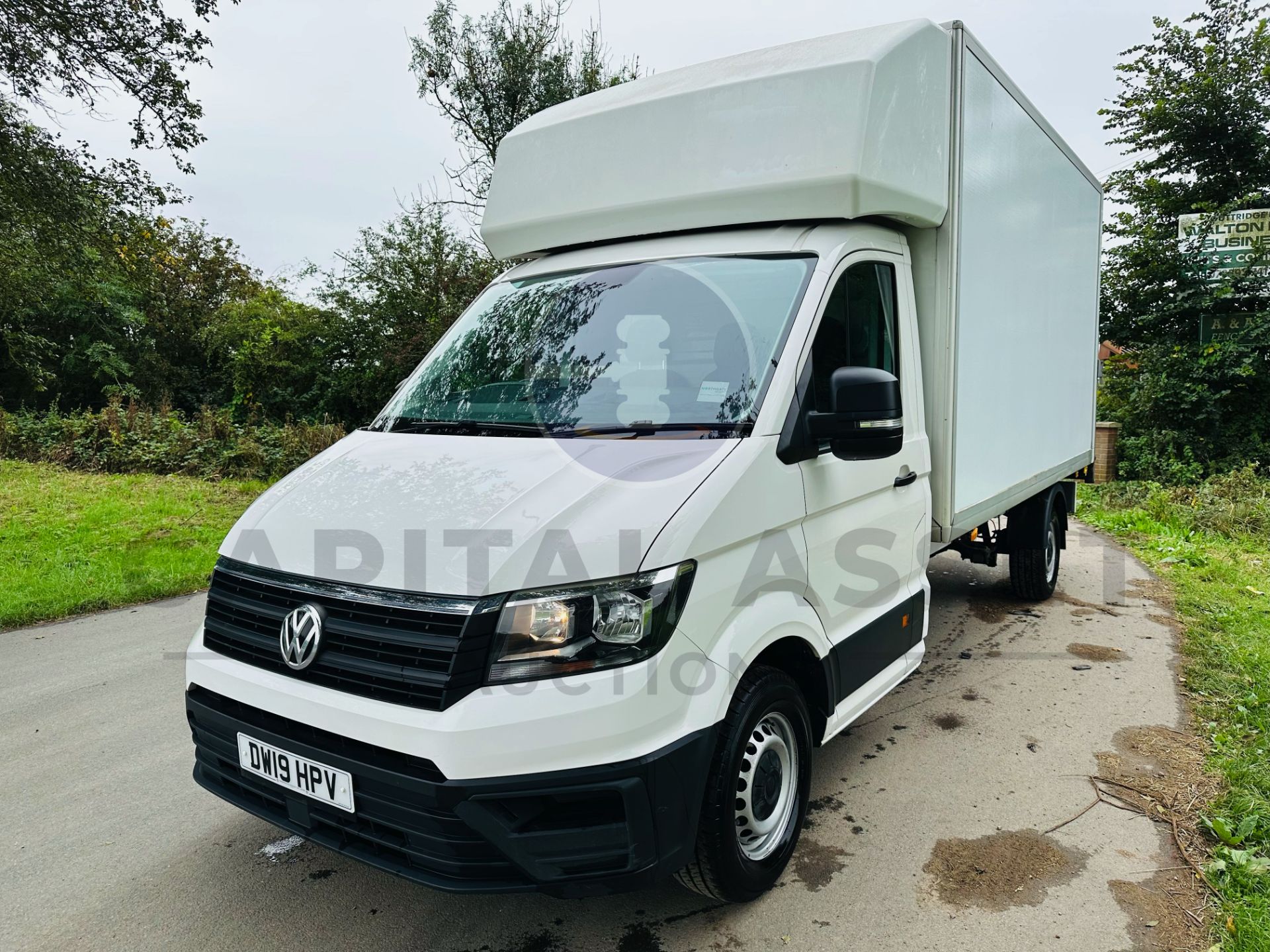 VOLKSWAGEN CRAFTER CR35 *LUTON / BOX VAN* (2019 - EURO 6) 2.0 TDI - 6 SPEED *TAIL-LIFT* - Image 4 of 23