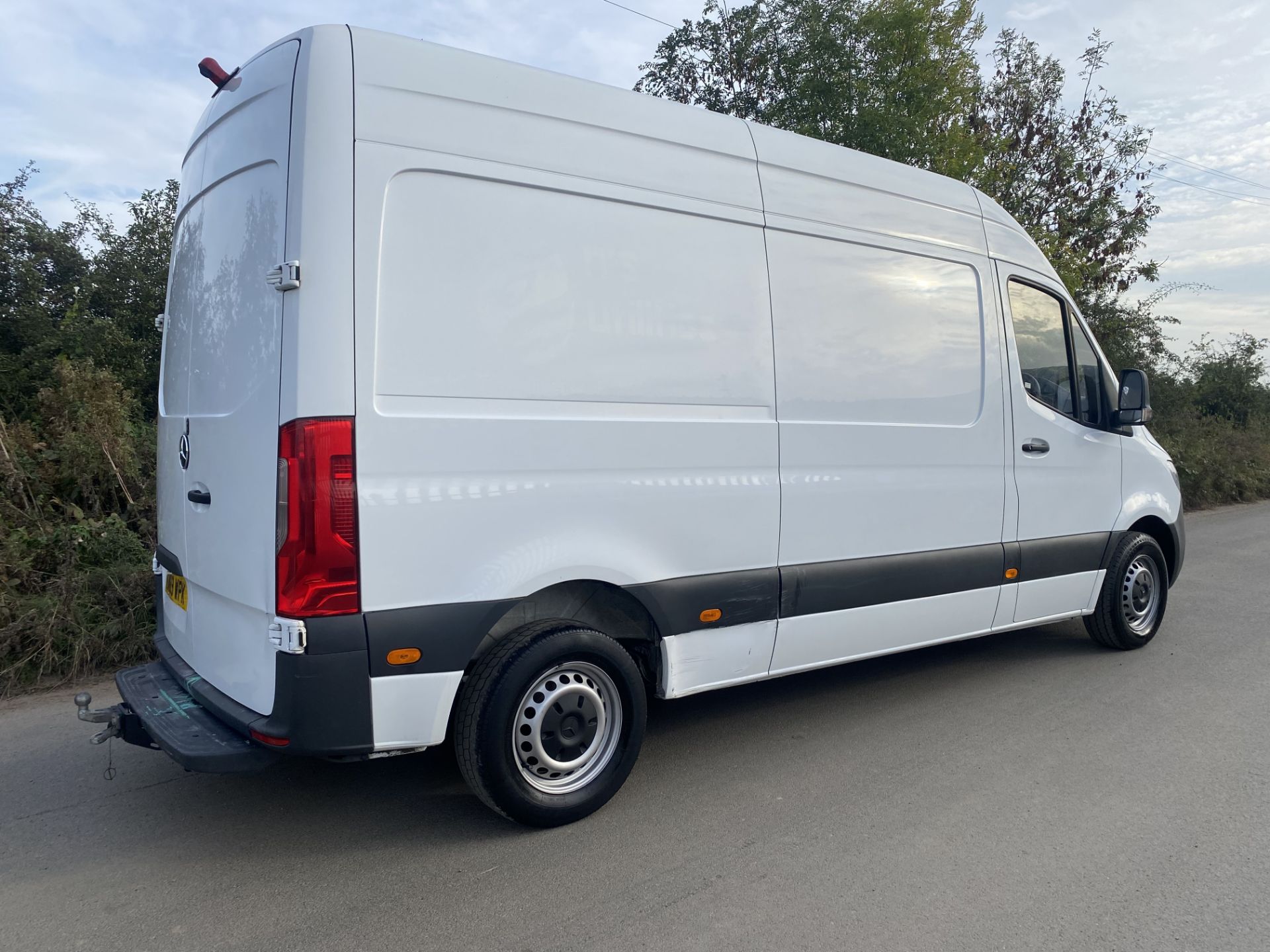 (ON SALE) MERCEDES SPRINTER 314CDI MEDIUM WHEEL BASE HIGH ROOF - 2020 MODEL- ONLY 80K MILES - - Image 4 of 27