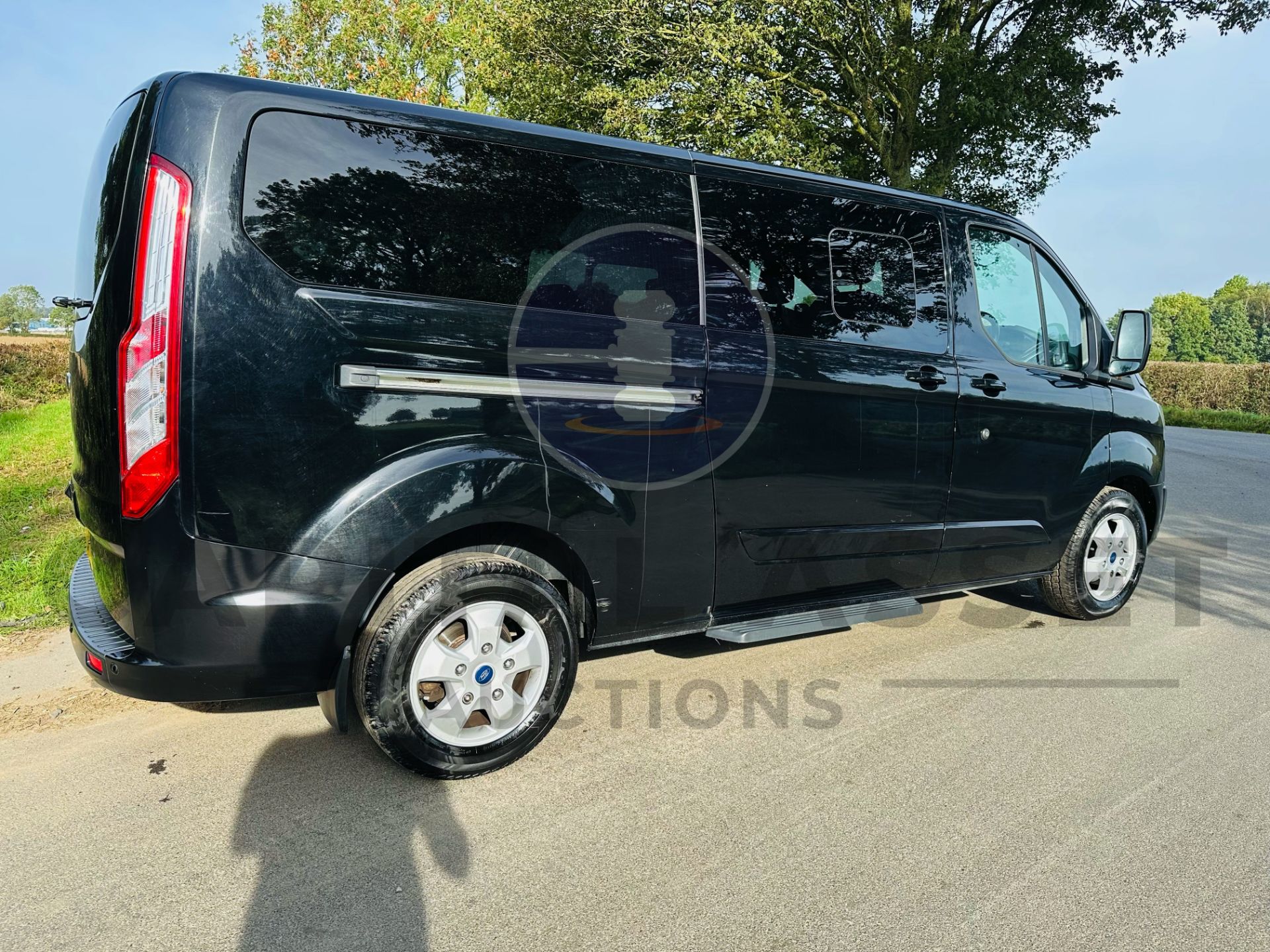 (On Sale) FORD TRANSIT TOURNEO CUSTOM *LWB 9 SEATER BUS* (2018 - EURO 6) 2.0 TDCI - AUTO (1 OWNER) - Image 14 of 42