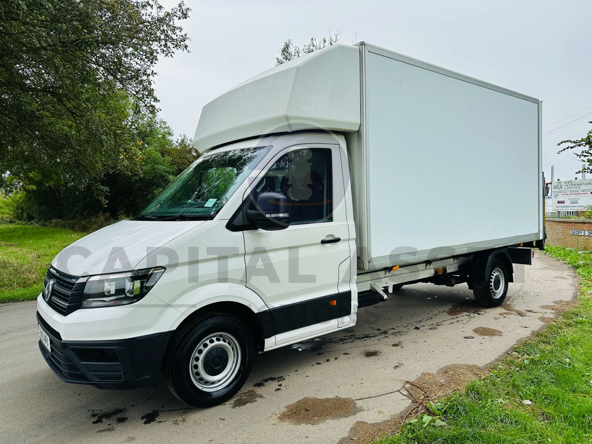 VOLKSWAGEN CRAFTER CR35 *LUTON / BOX VAN* (2019 - EURO 6) 2.0 TDI - 6 SPEED *TAIL-LIFT* - Image 5 of 23