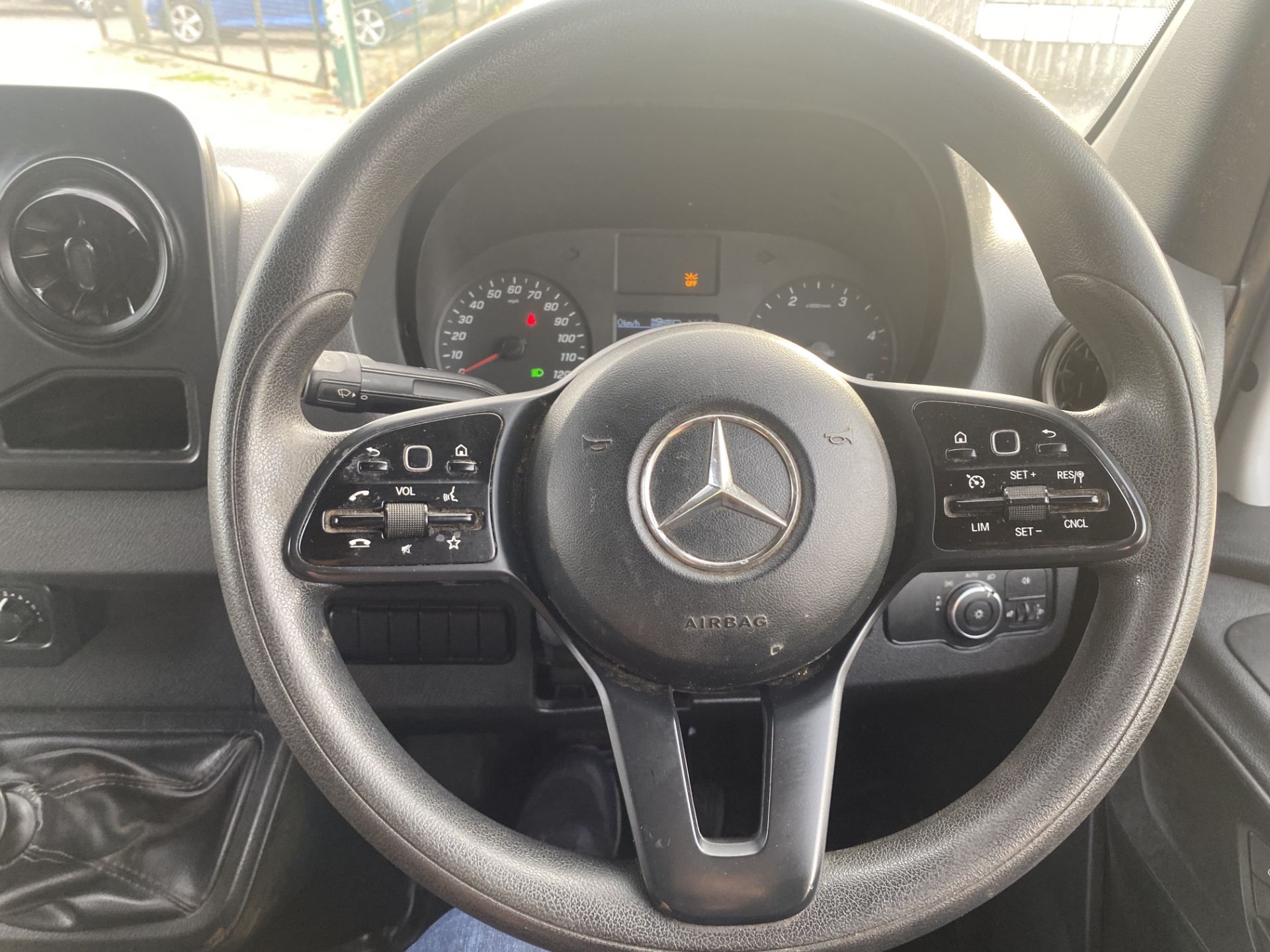 (ON SALE) MERCEDES SPRINTER 314CDI MEDIUM WHEEL BASE HIGH ROOF - 2020 MODEL- ONLY 80K MILES - - Image 25 of 27