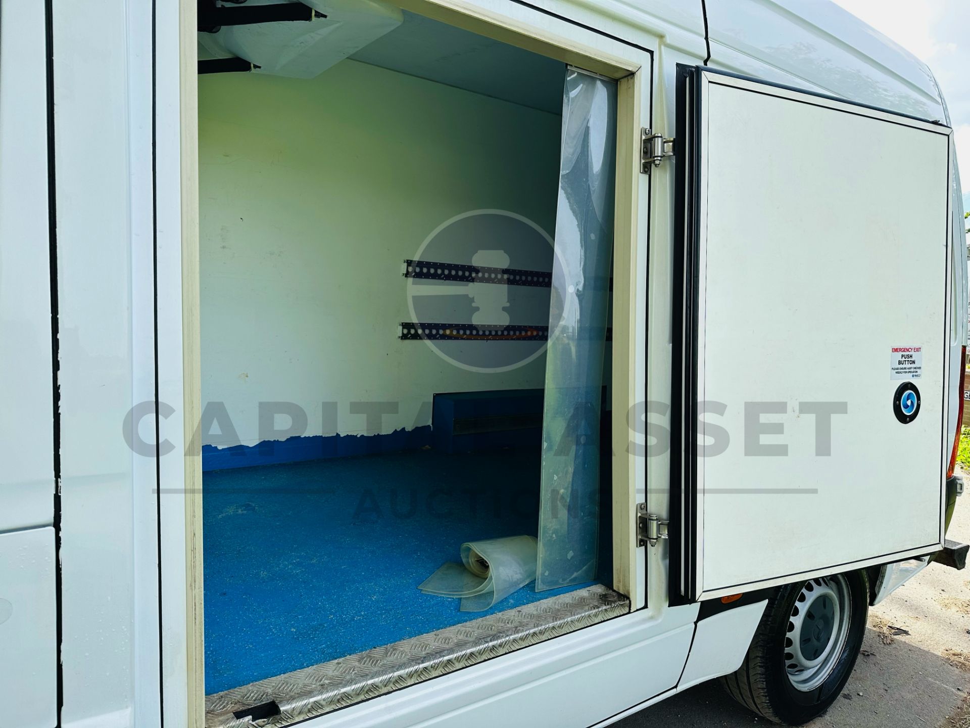 MERCEDES-BENZ SPRINTER 314 CDI *MWB - REFRIGERATED VAN* (2019 - FACELIFT MODEL) *OVERNIGHT STANDBY* - Image 20 of 44
