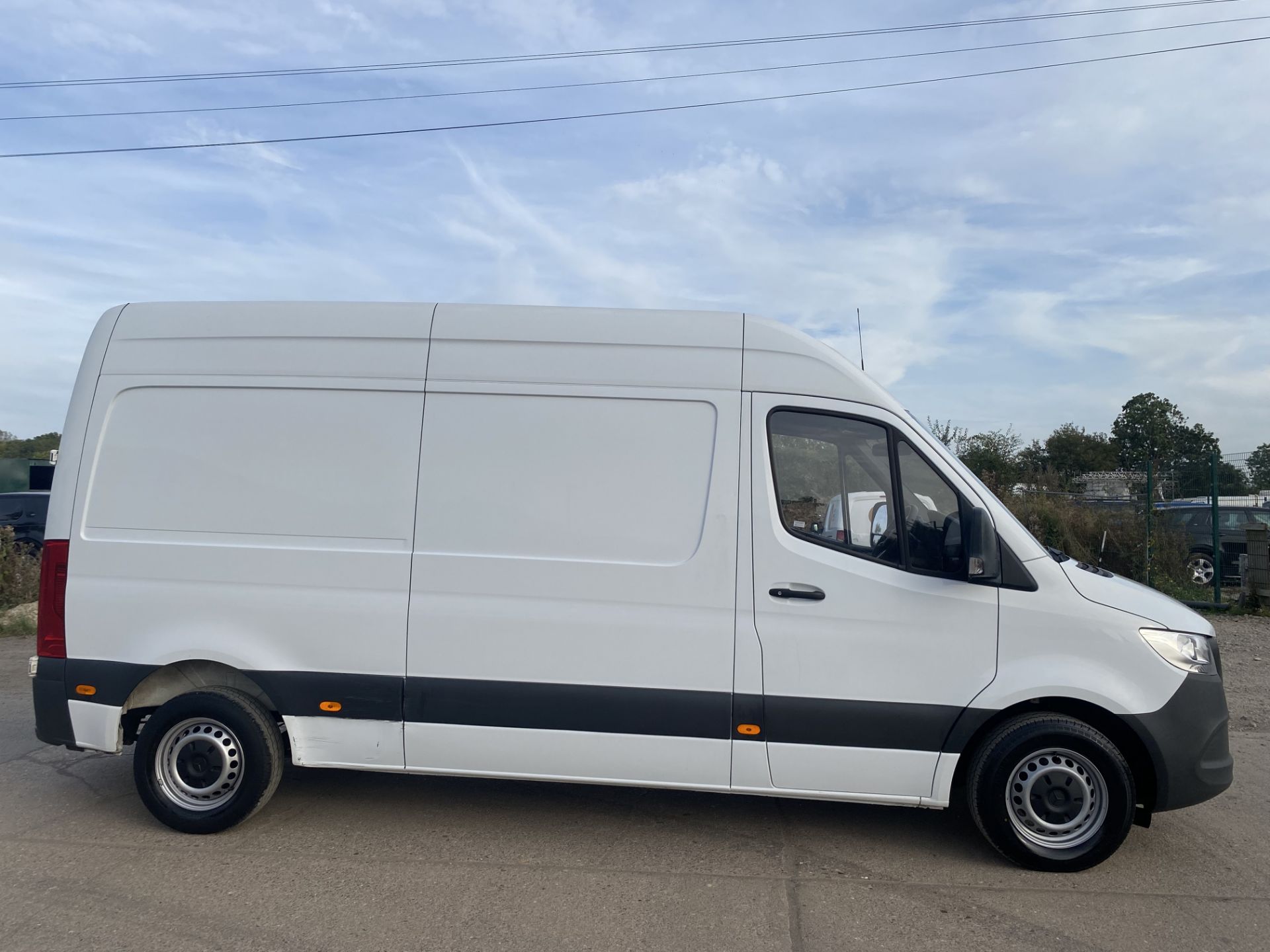 (ON SALE) MERCEDES SPRINTER 314CDI MEDIUM WHEEL BASE HIGH ROOF - 2020 MODEL- ONLY 80K MILES - - Image 11 of 27