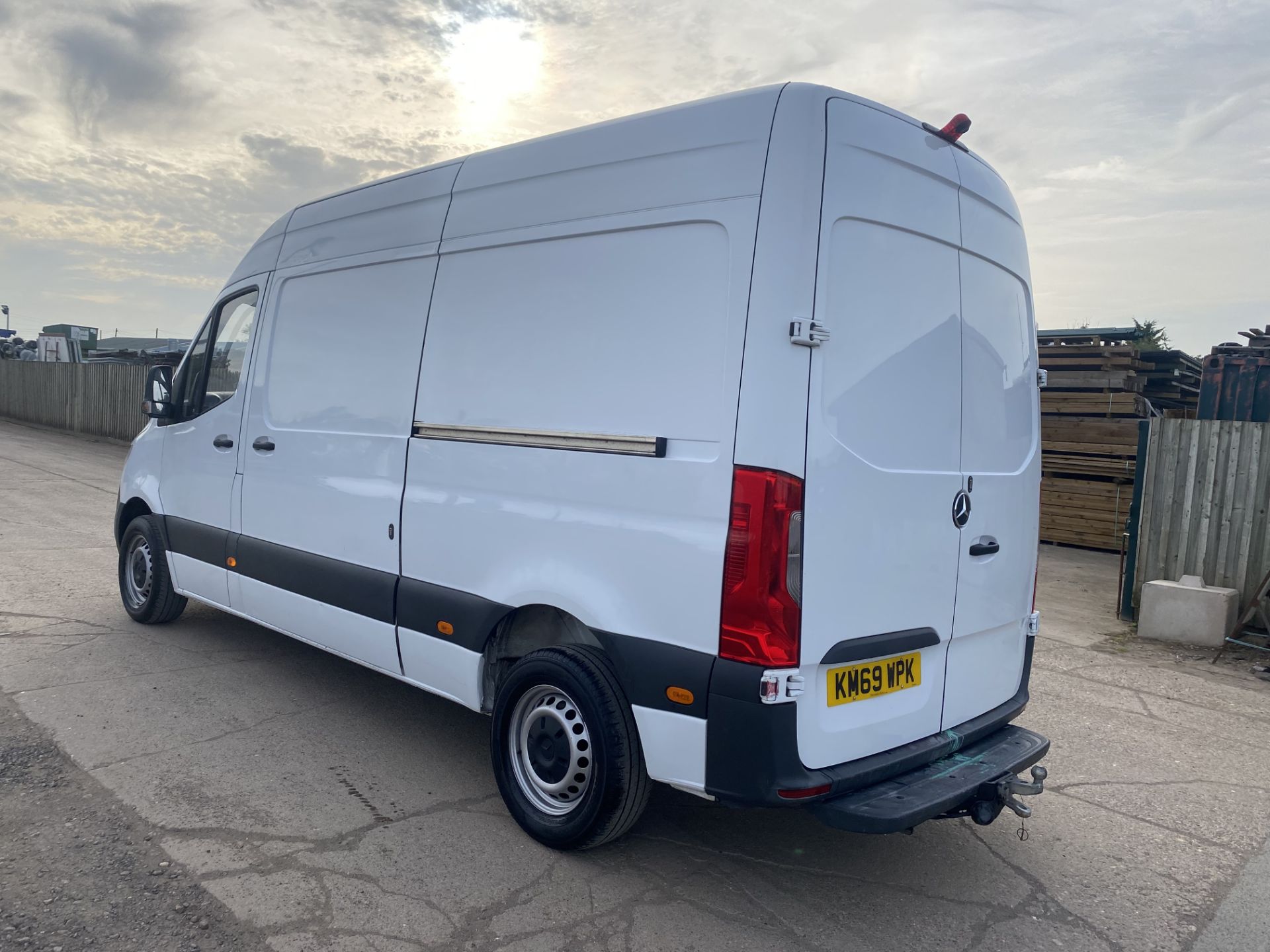 (ON SALE) MERCEDES SPRINTER 314CDI MEDIUM WHEEL BASE HIGH ROOF - 2020 MODEL- ONLY 80K MILES - - Image 7 of 27