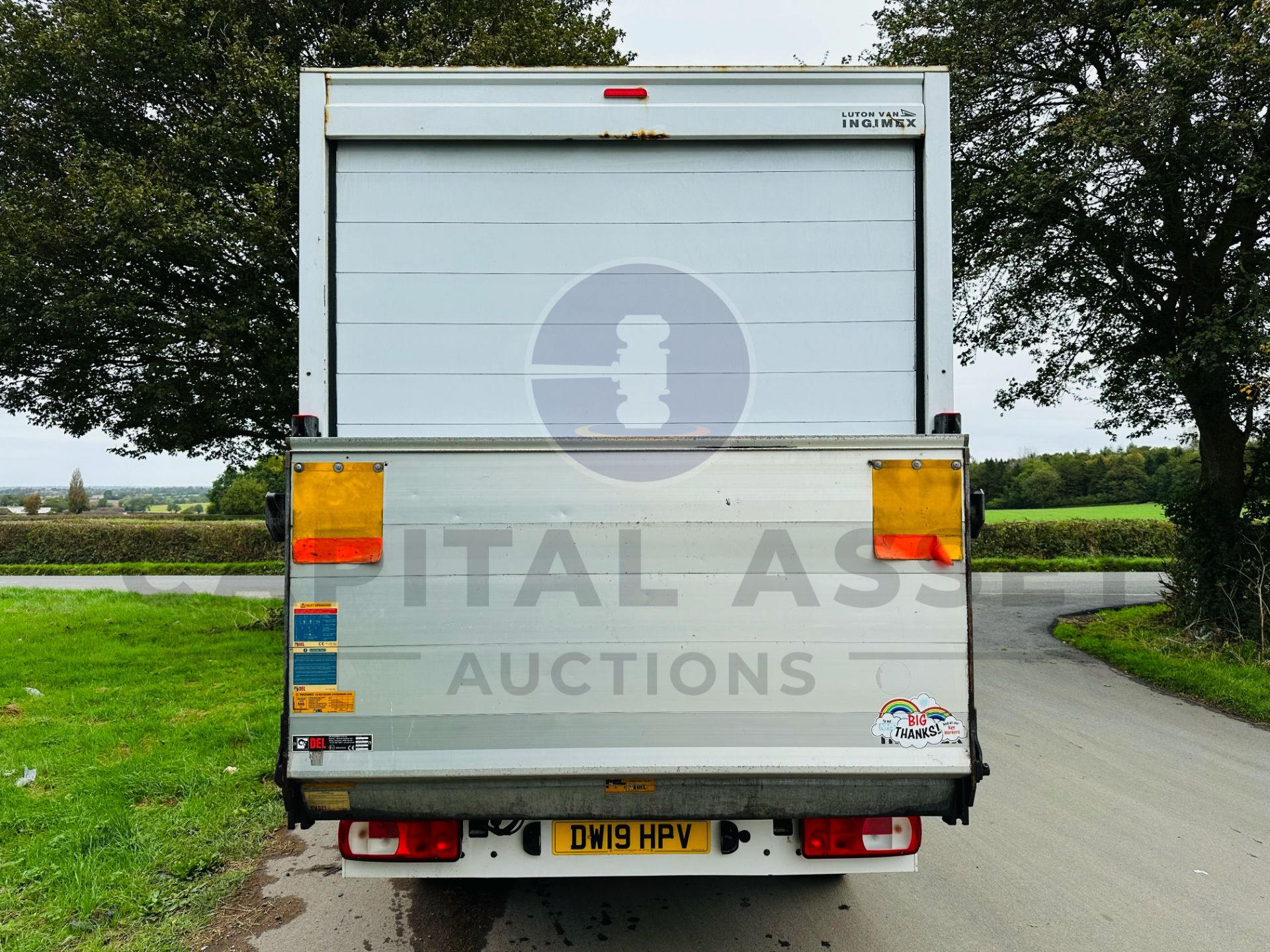 VOLKSWAGEN CRAFTER CR35 *LUTON / BOX VAN* (2019 - EURO 6) 2.0 TDI - 6 SPEED *TAIL-LIFT* - Image 8 of 23