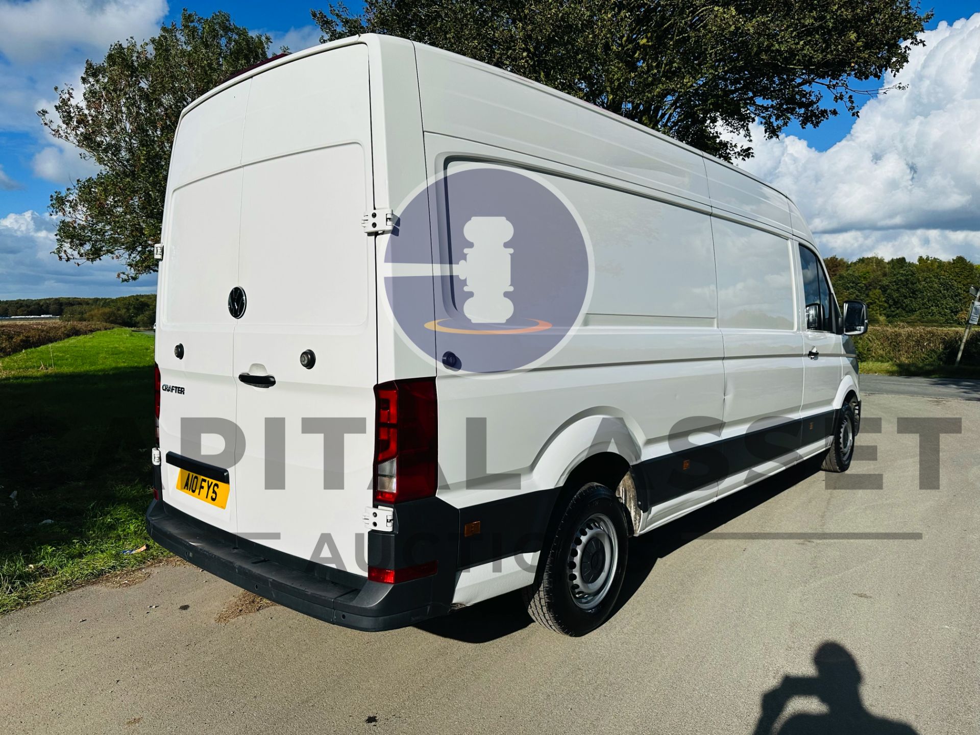 VOLKSWAGEN CRAFTER CR35 *TRENDLINE* LWB HI-ROOF (2022 - NEW MODEL) 2.0 TDI 'BLUEMOTION' *EURO 6* - Image 9 of 28