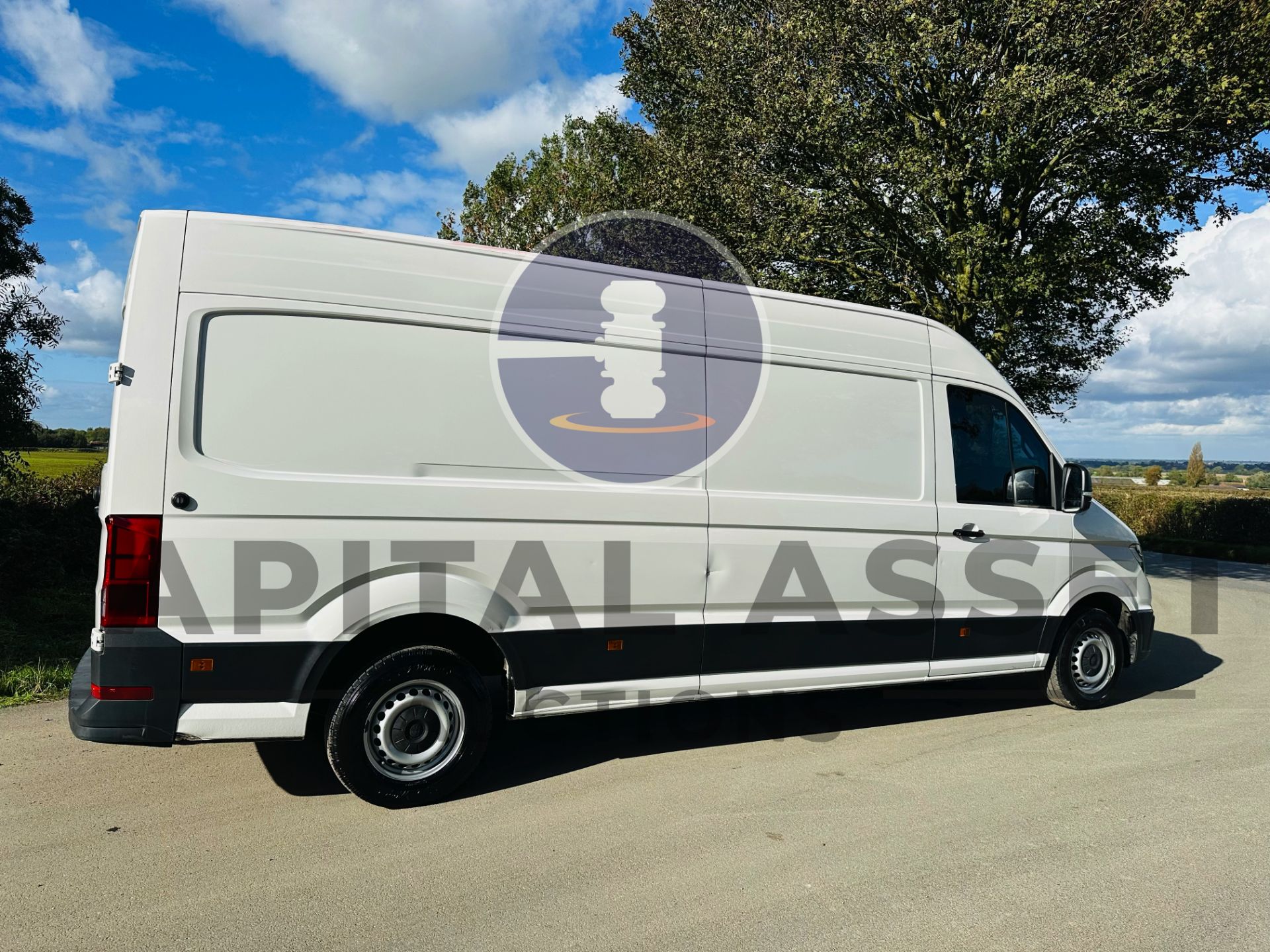 VOLKSWAGEN CRAFTER CR35 *TRENDLINE* LWB HI-ROOF (2022 - NEW MODEL) 2.0 TDI 'BLUEMOTION' *EURO 6* - Image 10 of 28