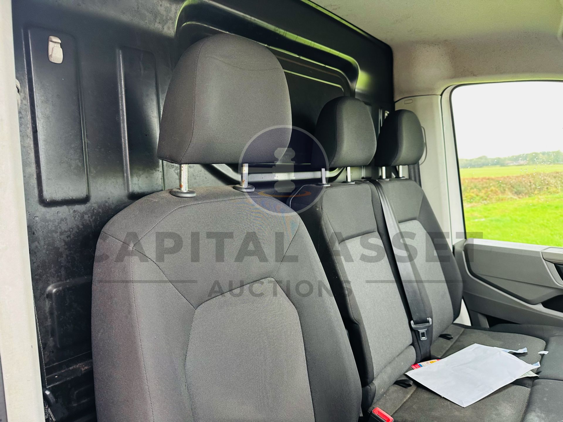 VOLKSWAGEN CRAFTER CR35 *MWB HI-ROOF* (2021 - NEW MODEL) 2.0 TDI 'BLUEMOTION' *EURO 6* (1 OWNER) - Image 18 of 28