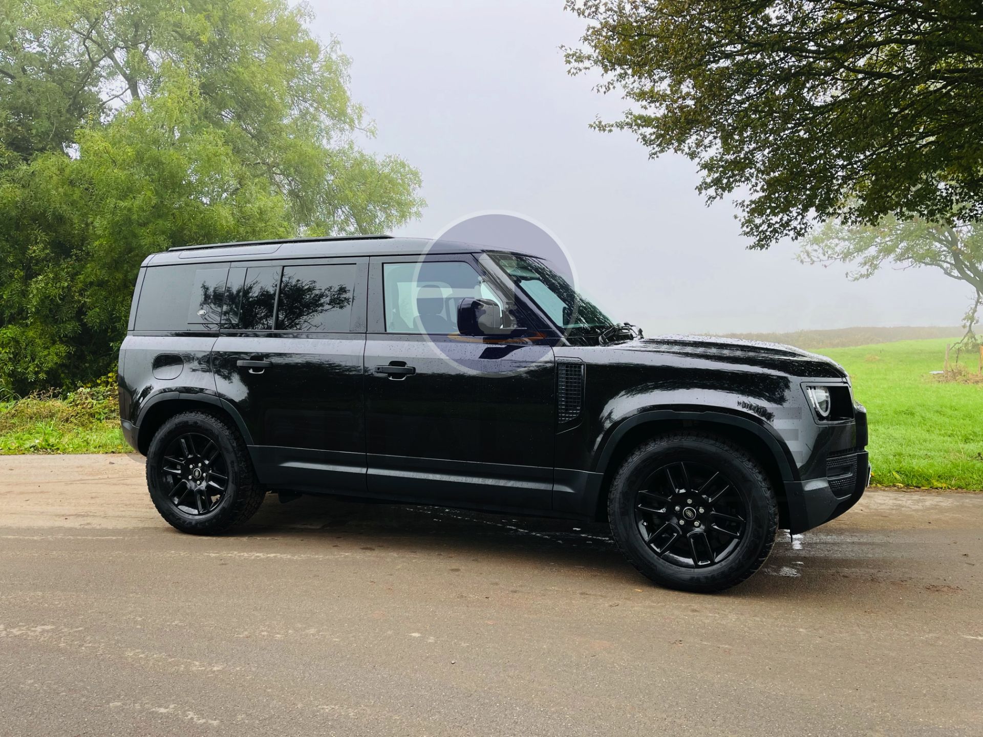 (ON SALE) LAND ROVER DEFENDER 110 *5 DOOR* (2021-NEW MODEL) EURO 6 DIESEL-8 SPEED AUTO *LOW MILEAGE*