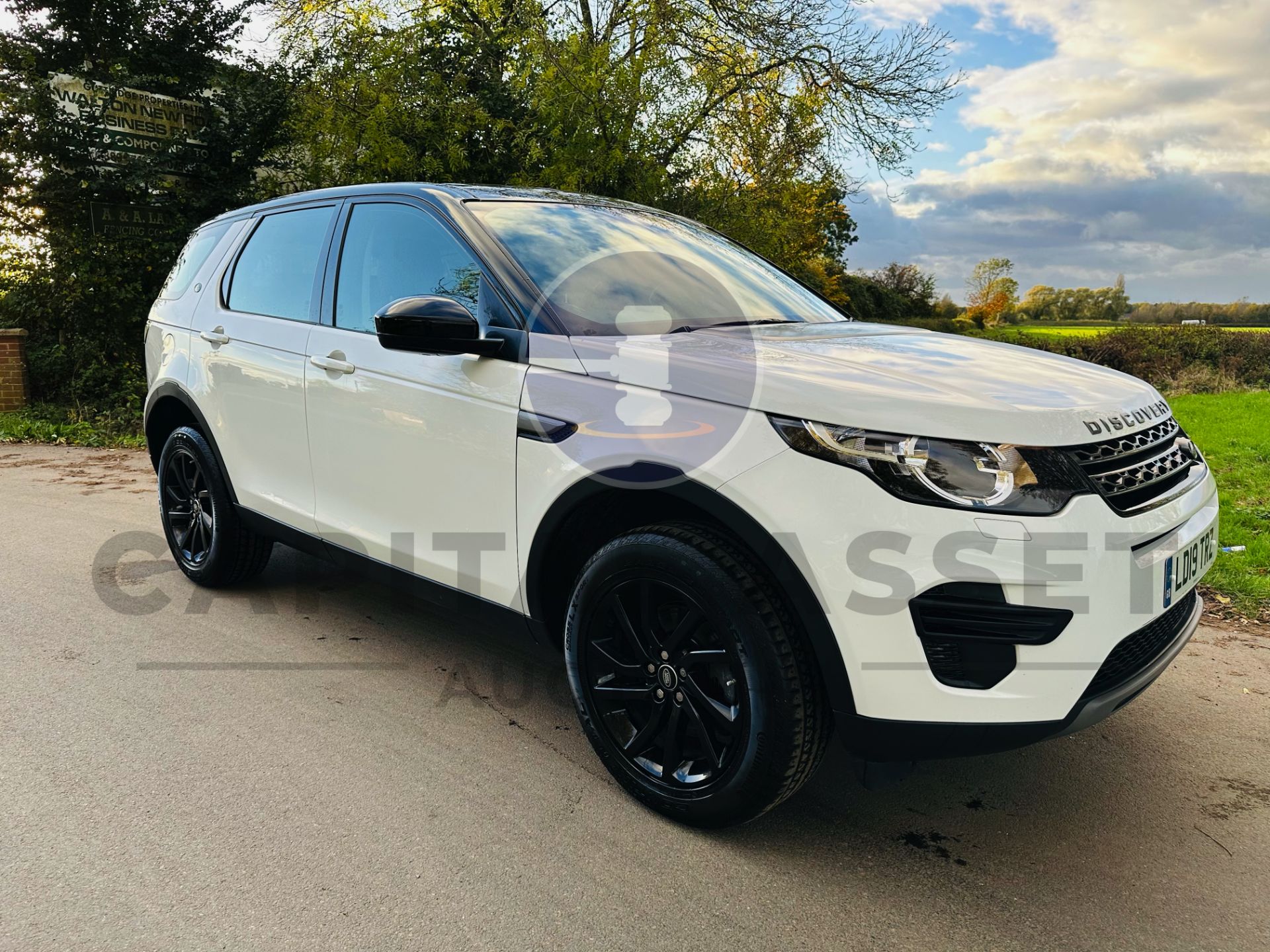 (On Sale) LAND ROVER DISCOVERY SPORT *SE* 5 DOOR SUV (2019 - EURO 6) 2.0 ED4 - AUTO STOP/START - Image 2 of 38