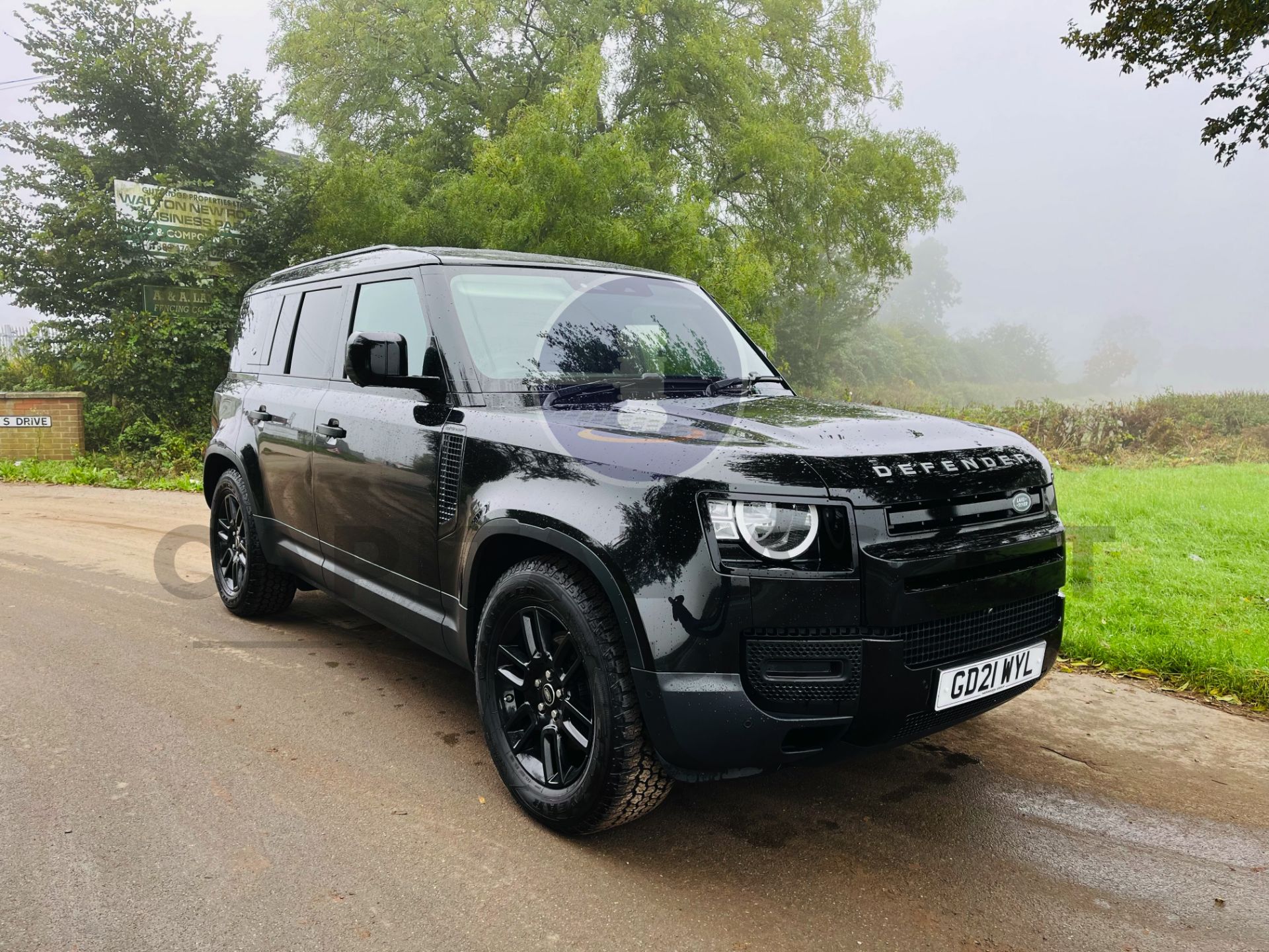 (ON SALE) LAND ROVER DEFENDER 110 *5 DOOR* (2021-NEW MODEL) EURO 6 DIESEL-8 SPEED AUTO *LOW MILEAGE* - Image 3 of 37